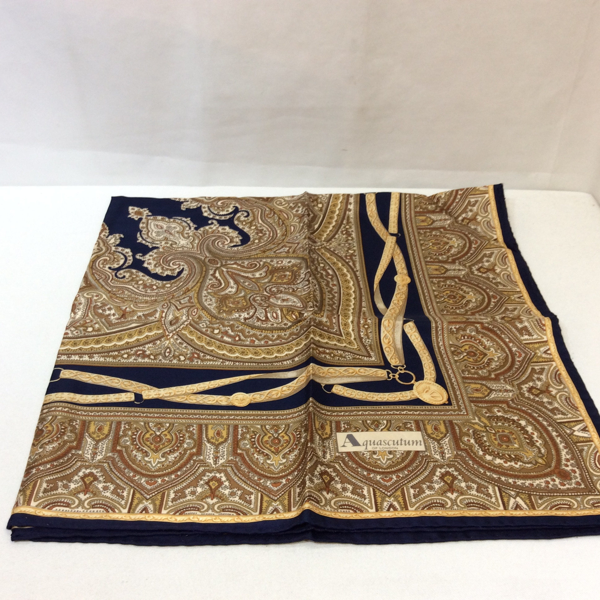 未使用 アクアスキュータム シルクスカーフ