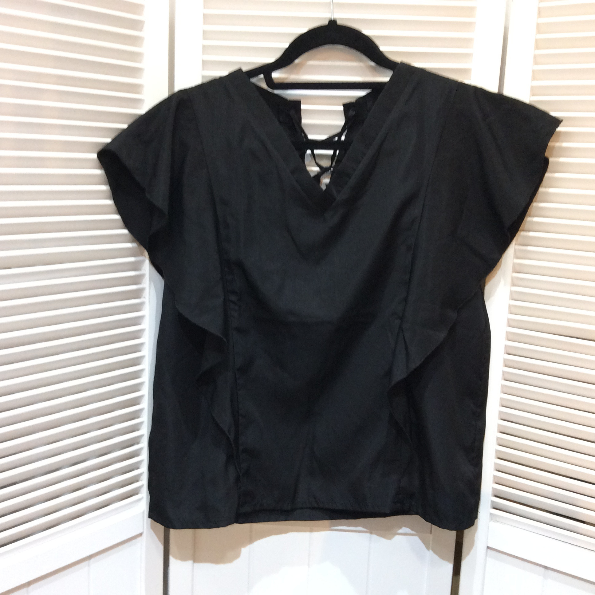 未使用 フリル袖 Vネックブラウス フリーサイズ   黒