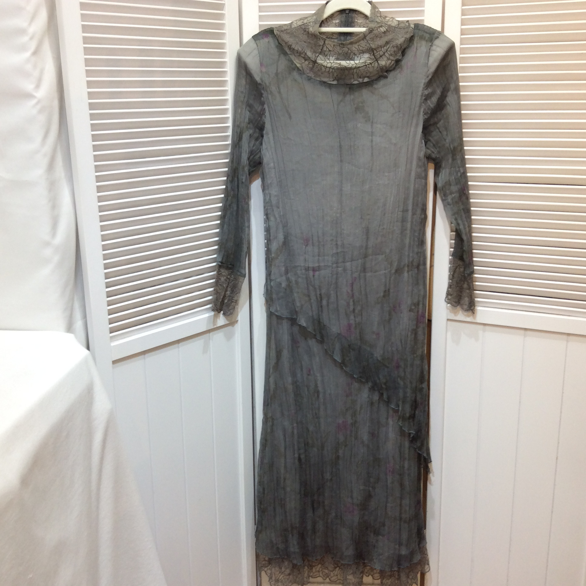 びーどろ レディース 長袖ワンピース グレー レース