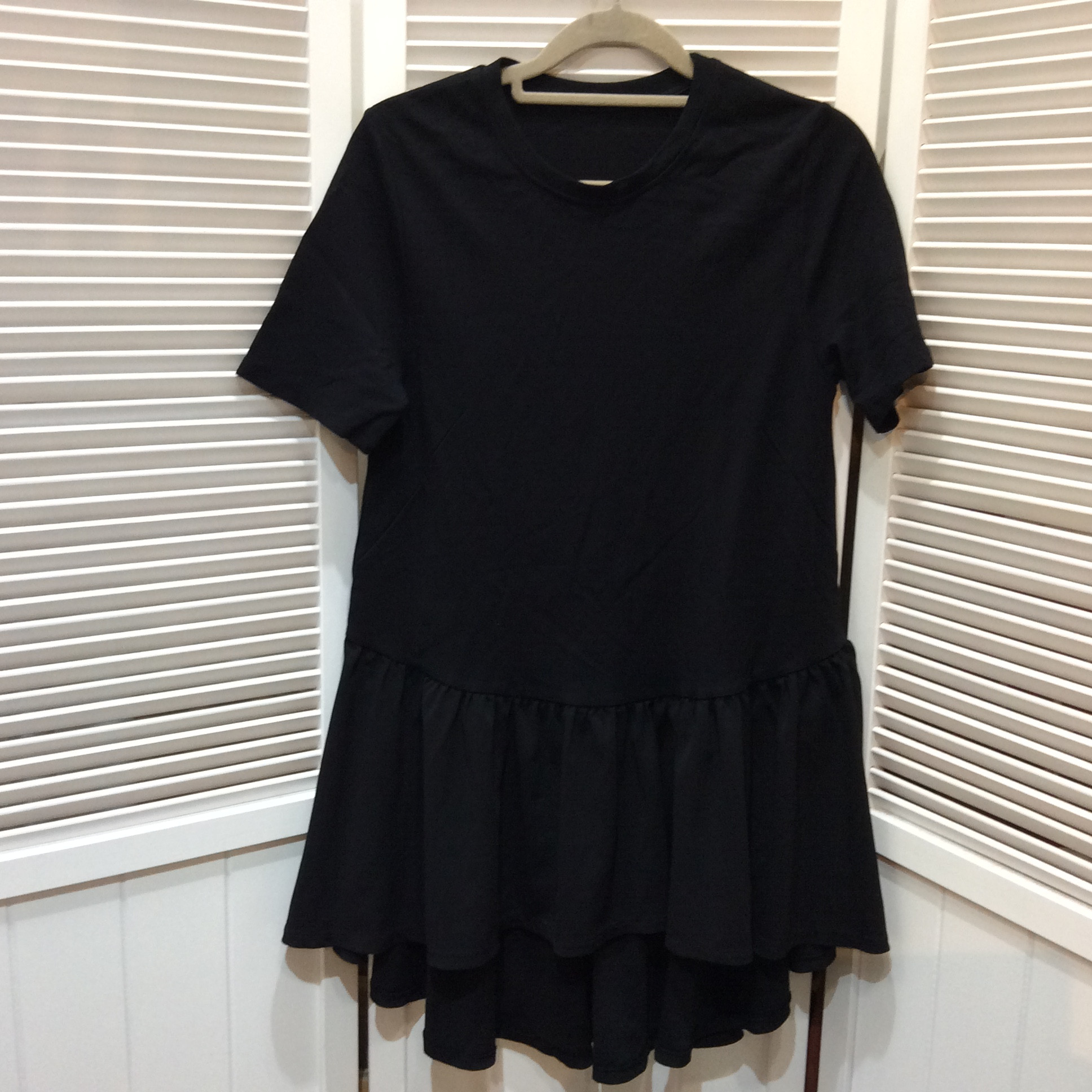 フリルカットソー  Mサイズ ブラック