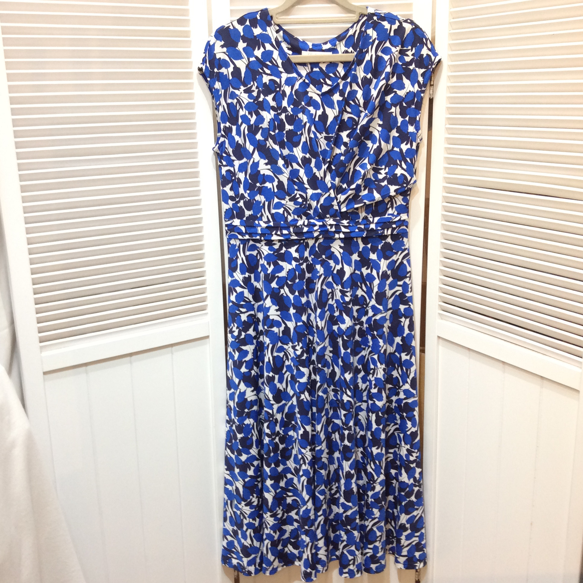 エックスプラスレーベル Vネックロングワンピース   Mサイズ ブルー柄 美品