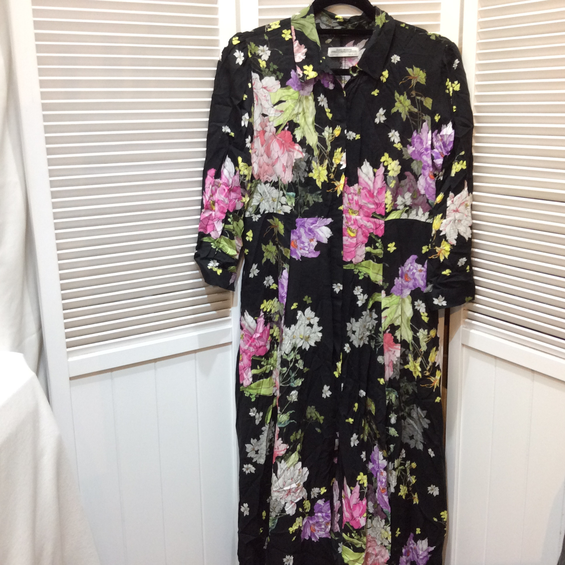 ZARA ザラ ロングワンピース  Lサイズ ブラック／花柄