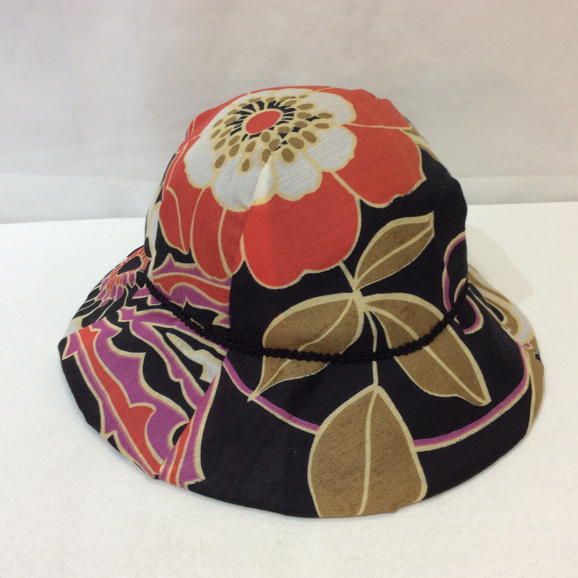 帽子 黒×カラー花柄 No,1