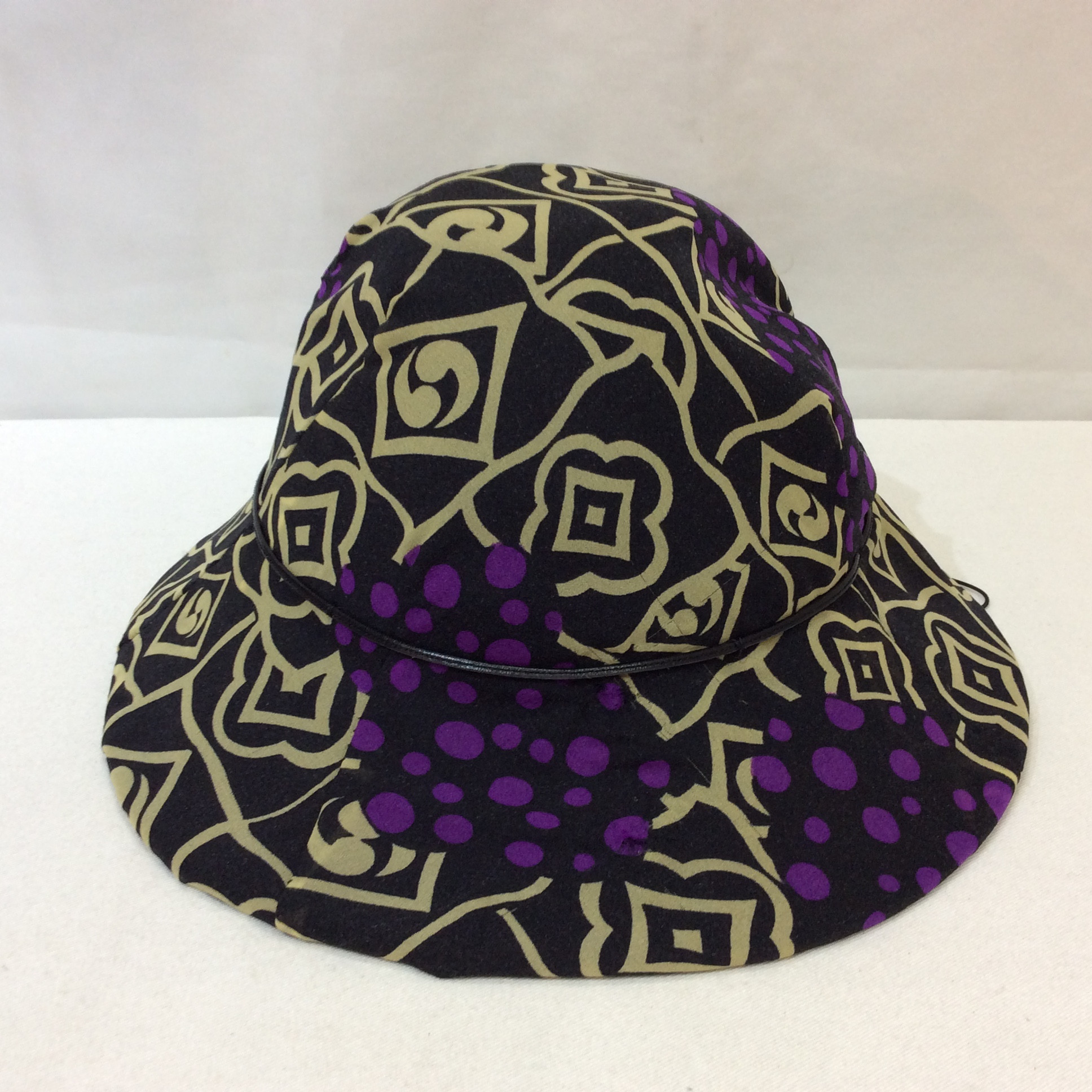 帽子 黒×パープル柄