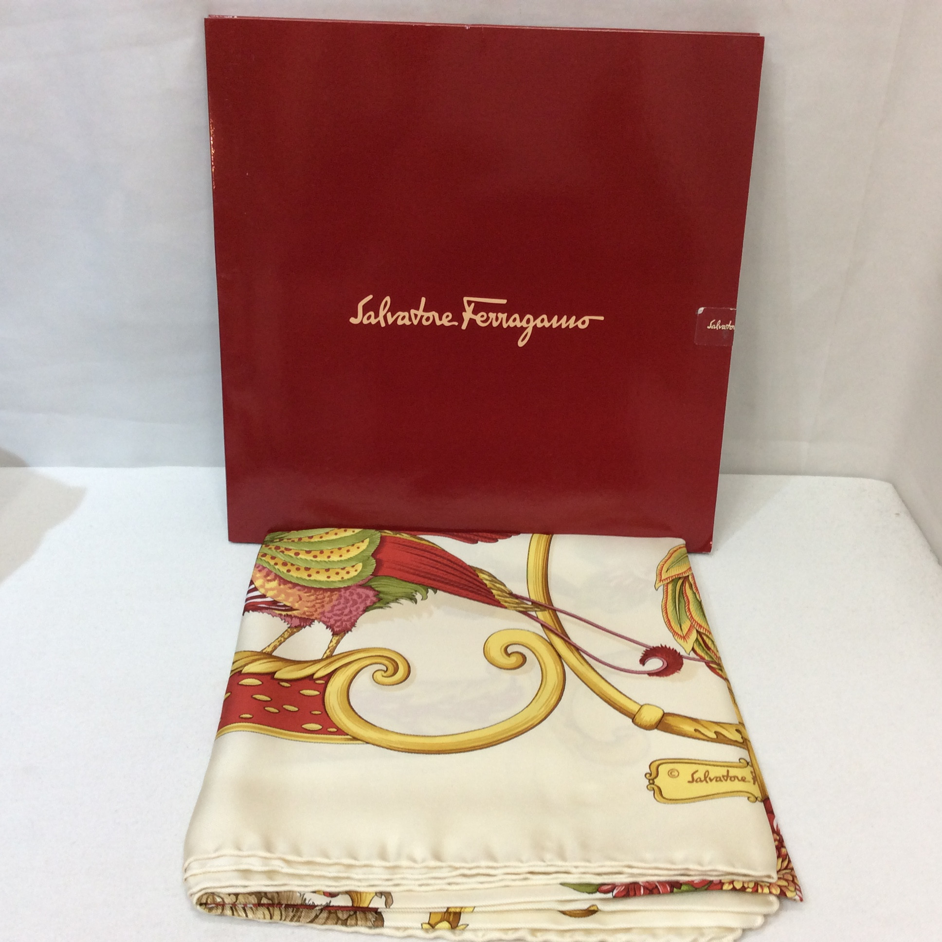 フェラガモ スカーフ 白×赤 鳥 猿 花柄