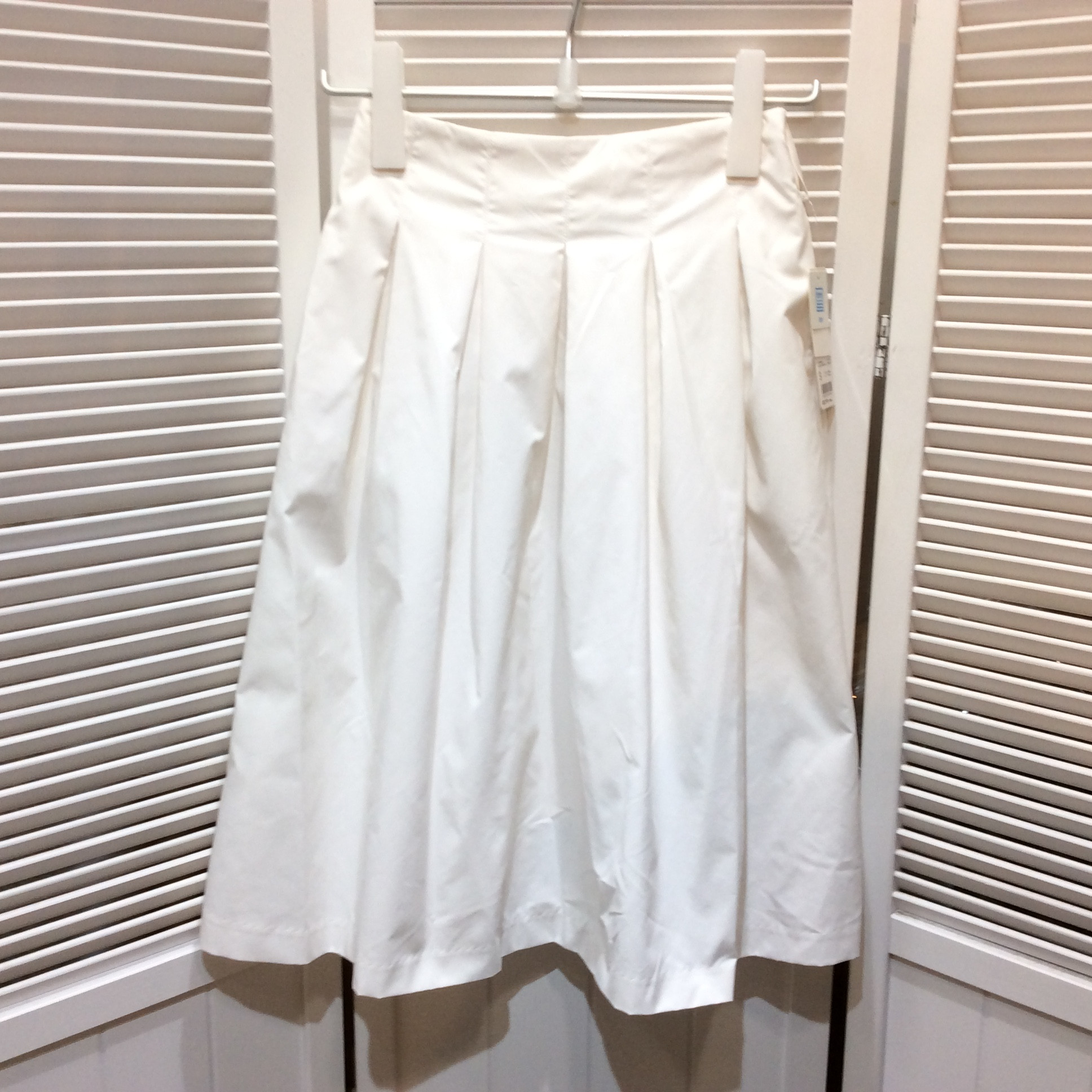未使用☆ユニクロ ハイウエスト ドライストレッチ タックスカート S ホワイト