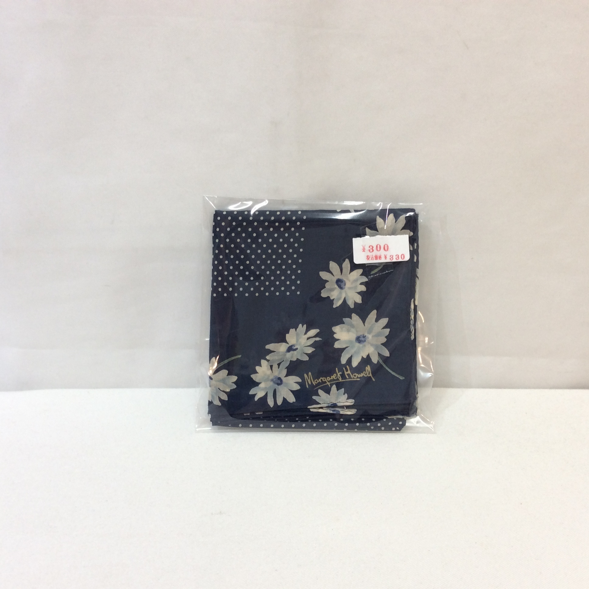 未使用 マーガレットハウエル ハンカチ  ネイビー花柄