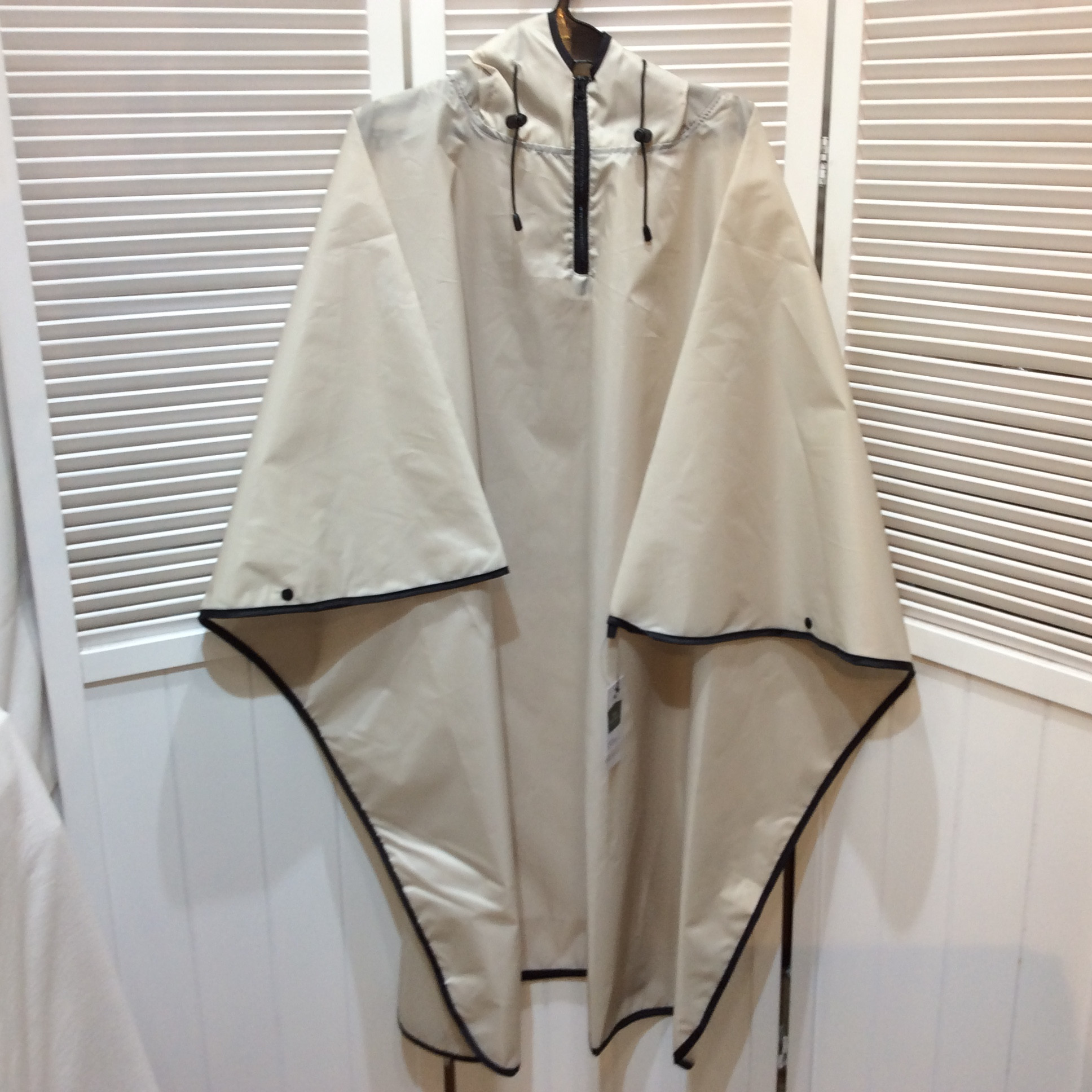 新品☆パイピング レインポンチョ レディース M〜L フード付き ライトベージュ はっ水加工 通勤 自転車