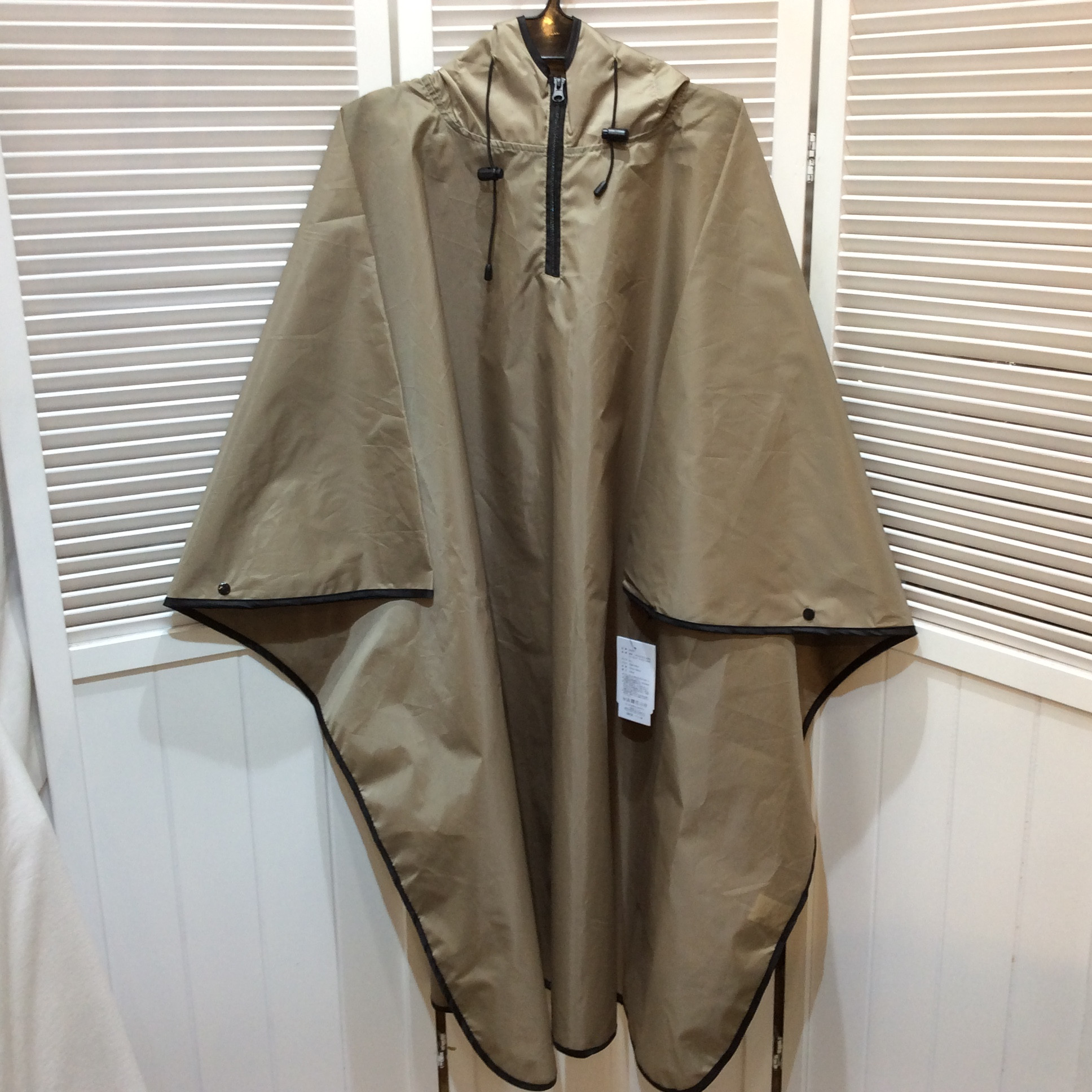 新品☆パイピング レインポンチョ レディース M〜L フード付き ベージュ はっ水加工 通勤 自転車