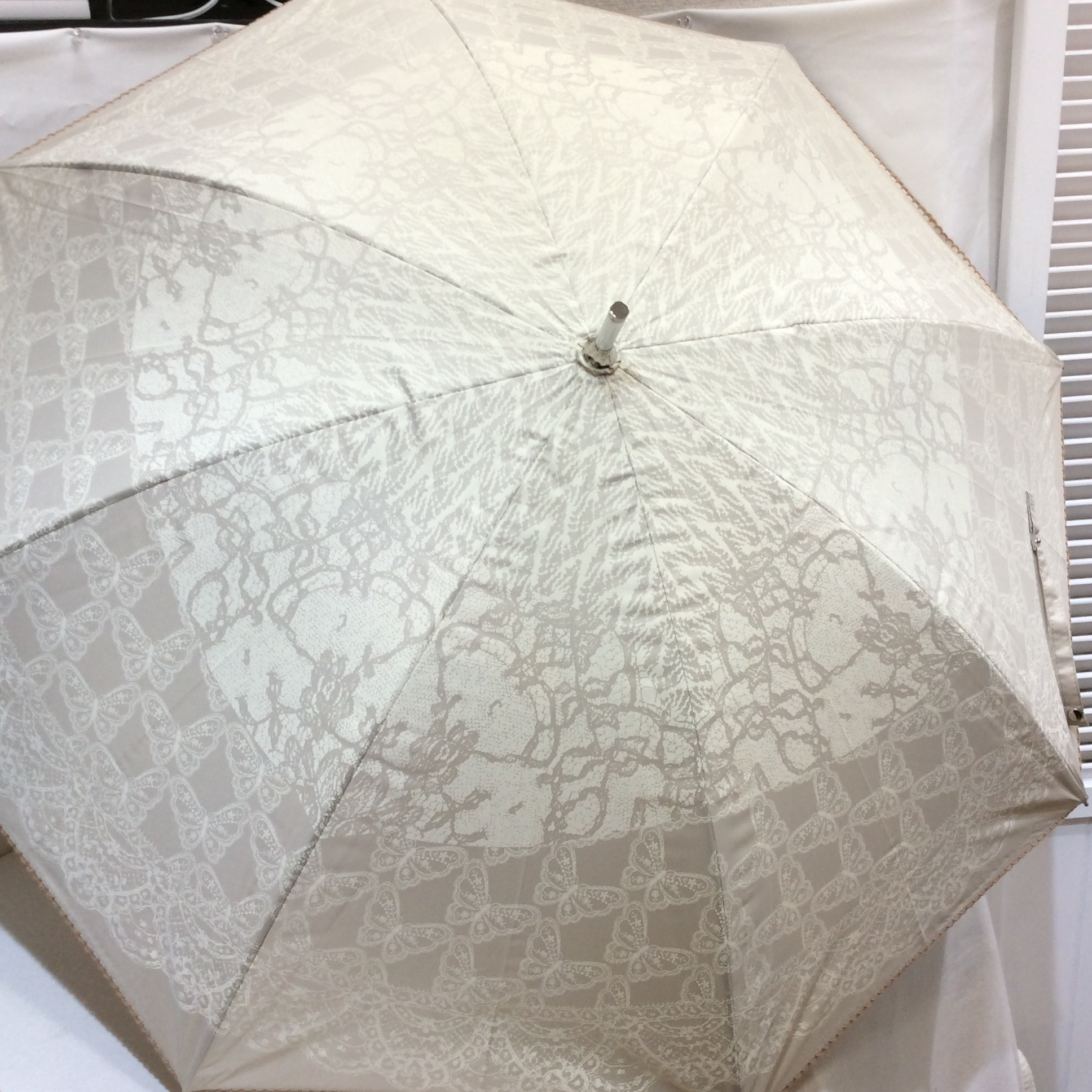 新品☆百貨店商材 日傘 内側遮光 ベージュ柄