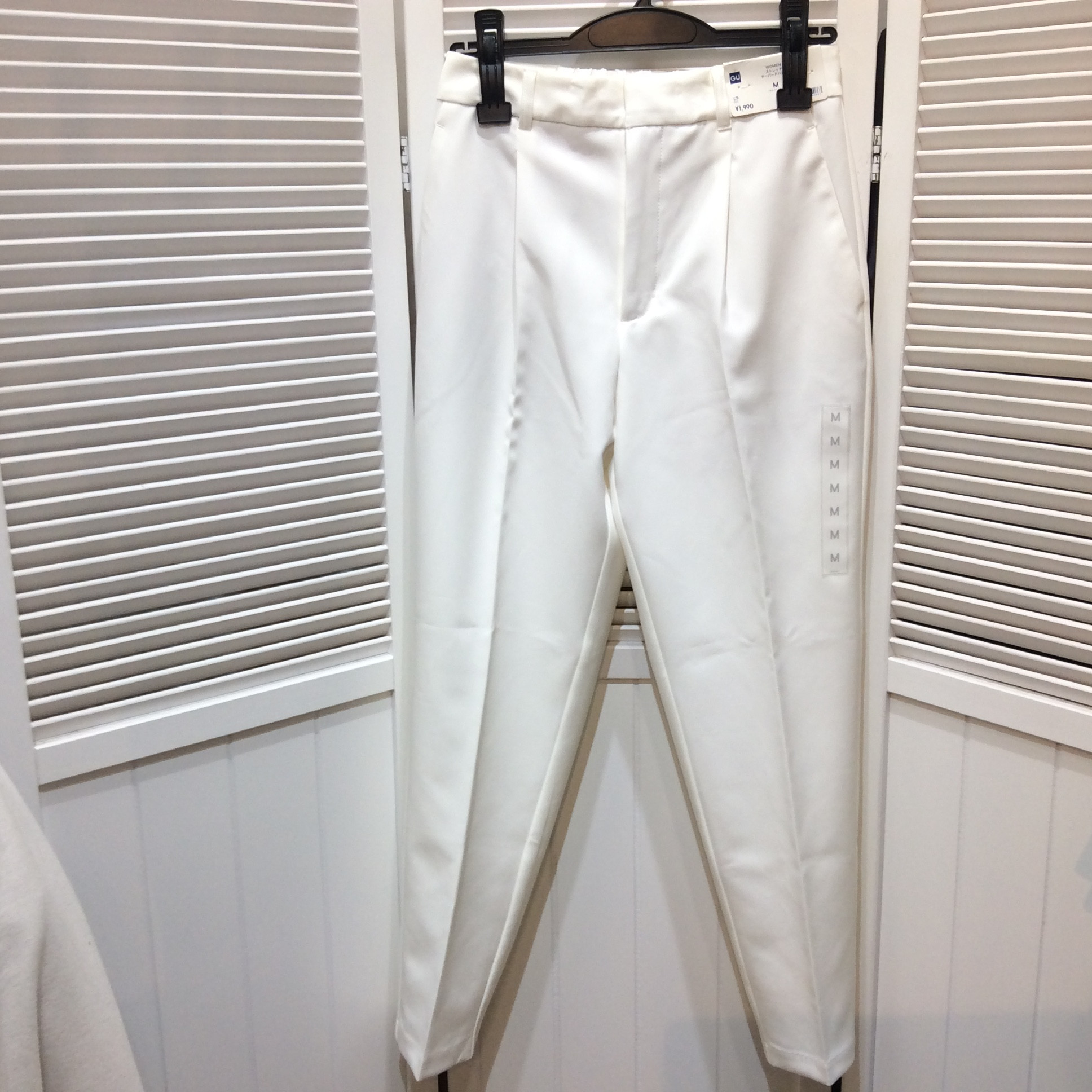 未使用 GU ストレッチ テーパードパンツ Mサイズ オフホワイト