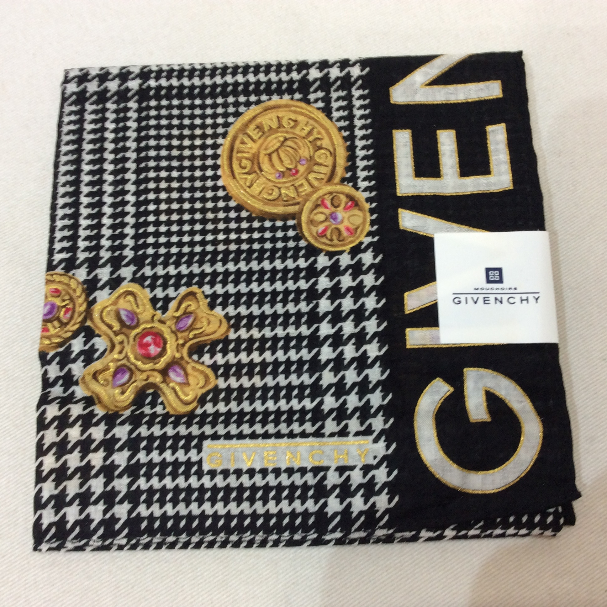 未使用☆ジバンシィ 大判ハンカチ