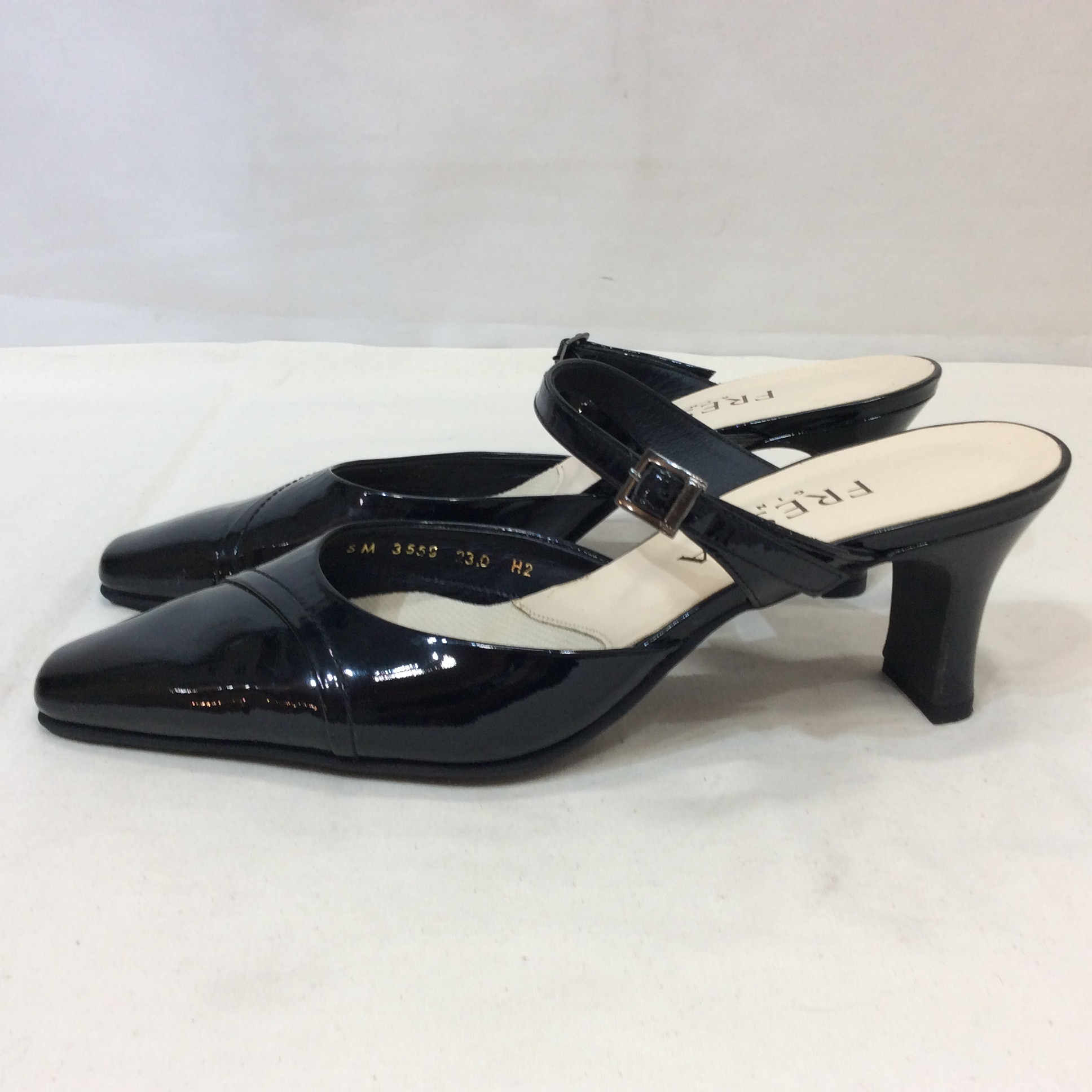 未使用☆銀座ヨシノヤ FRESCA エナメルパンプス バックストラップ 23cm ブラック