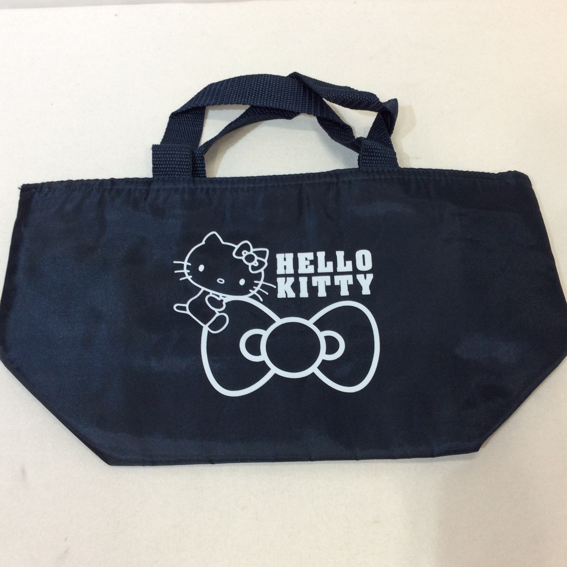 未使用☆ハローキティ 保冷バッグ ネイビー