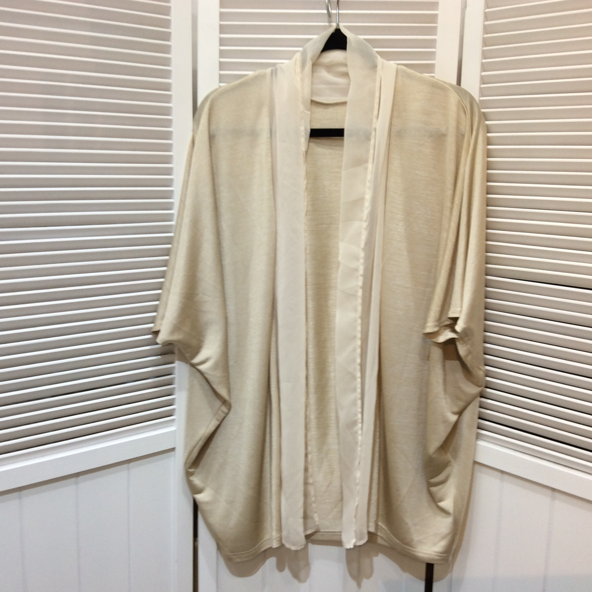 スペチオ   カーディガン サイズ40  アイボリー  美品