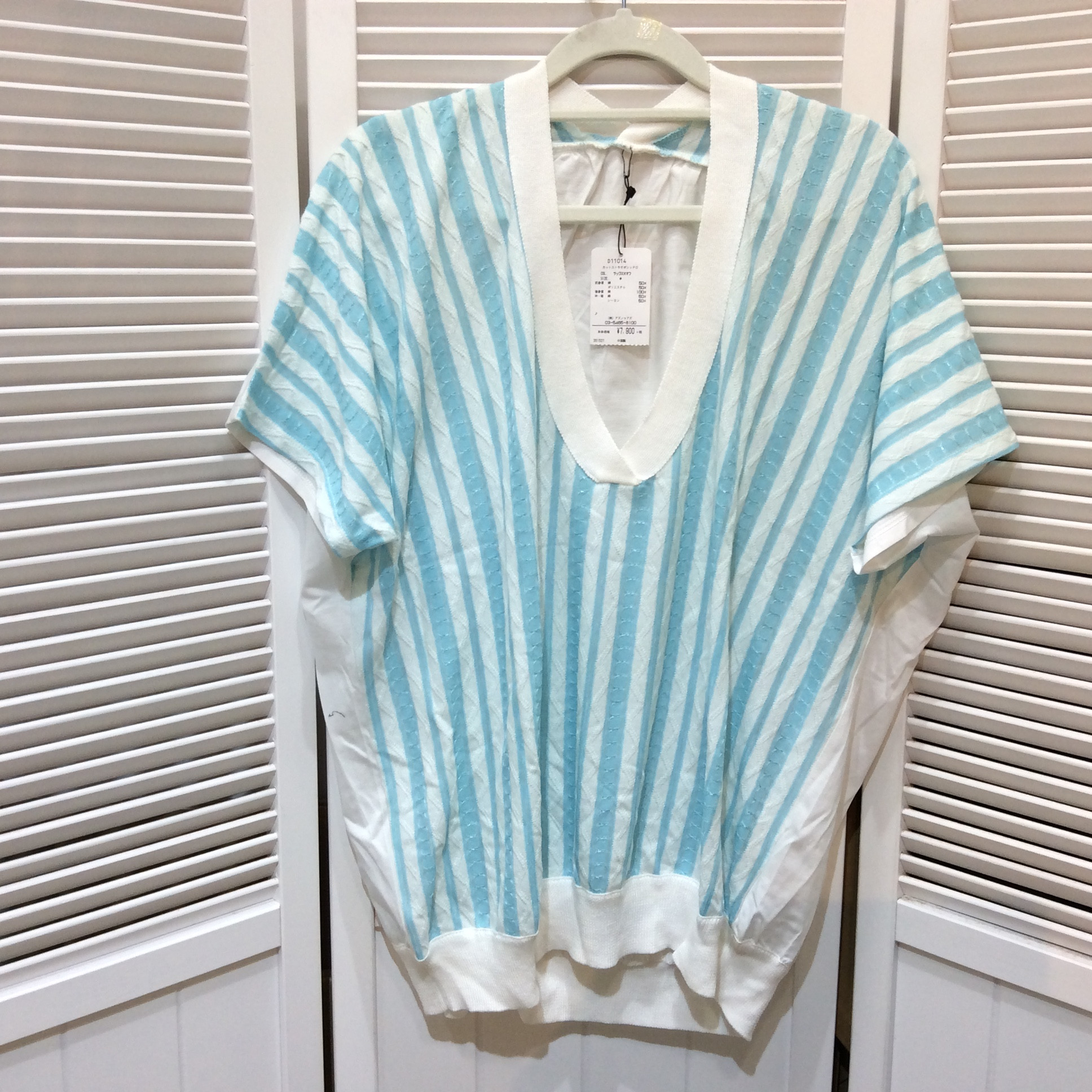未使用 アズノウアズ    Vネックカットソー  フリーサイズ   水色ストライプ