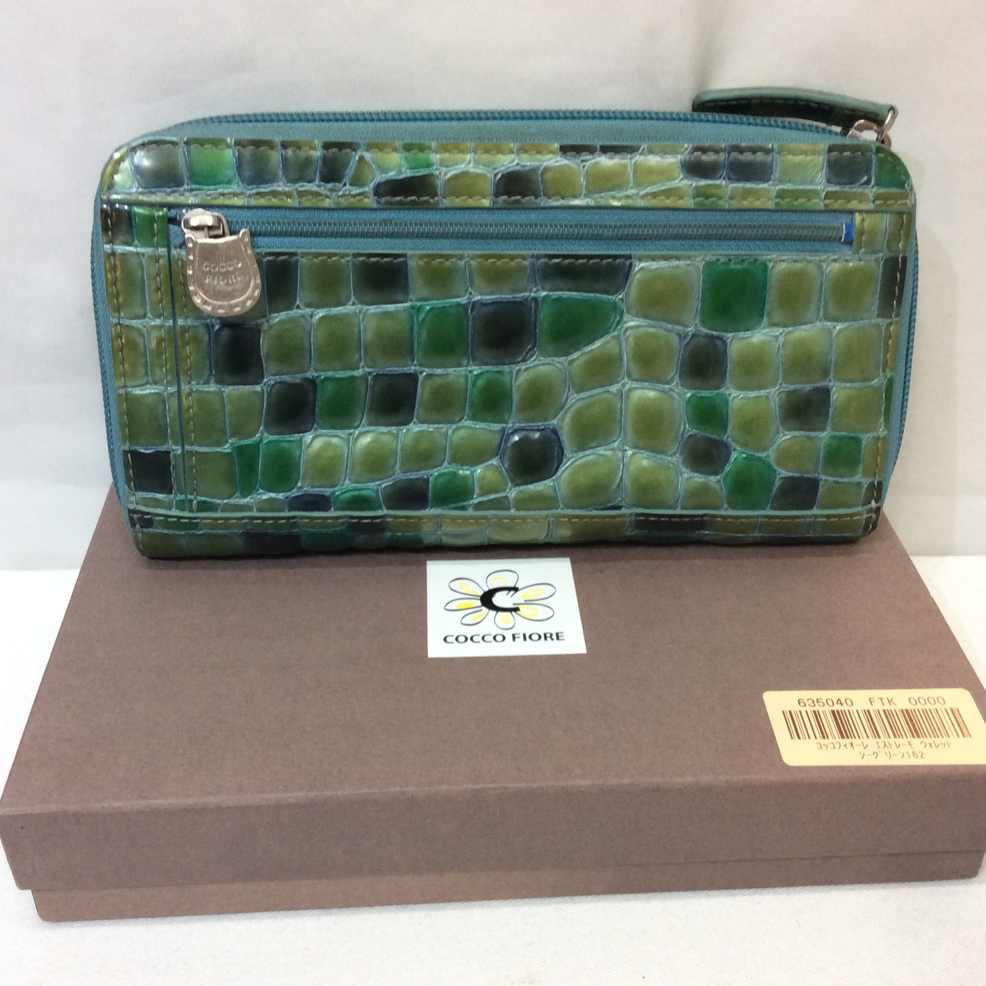 コッコフィオーレ ラウンドファスナー式ウォレット シーグリーン