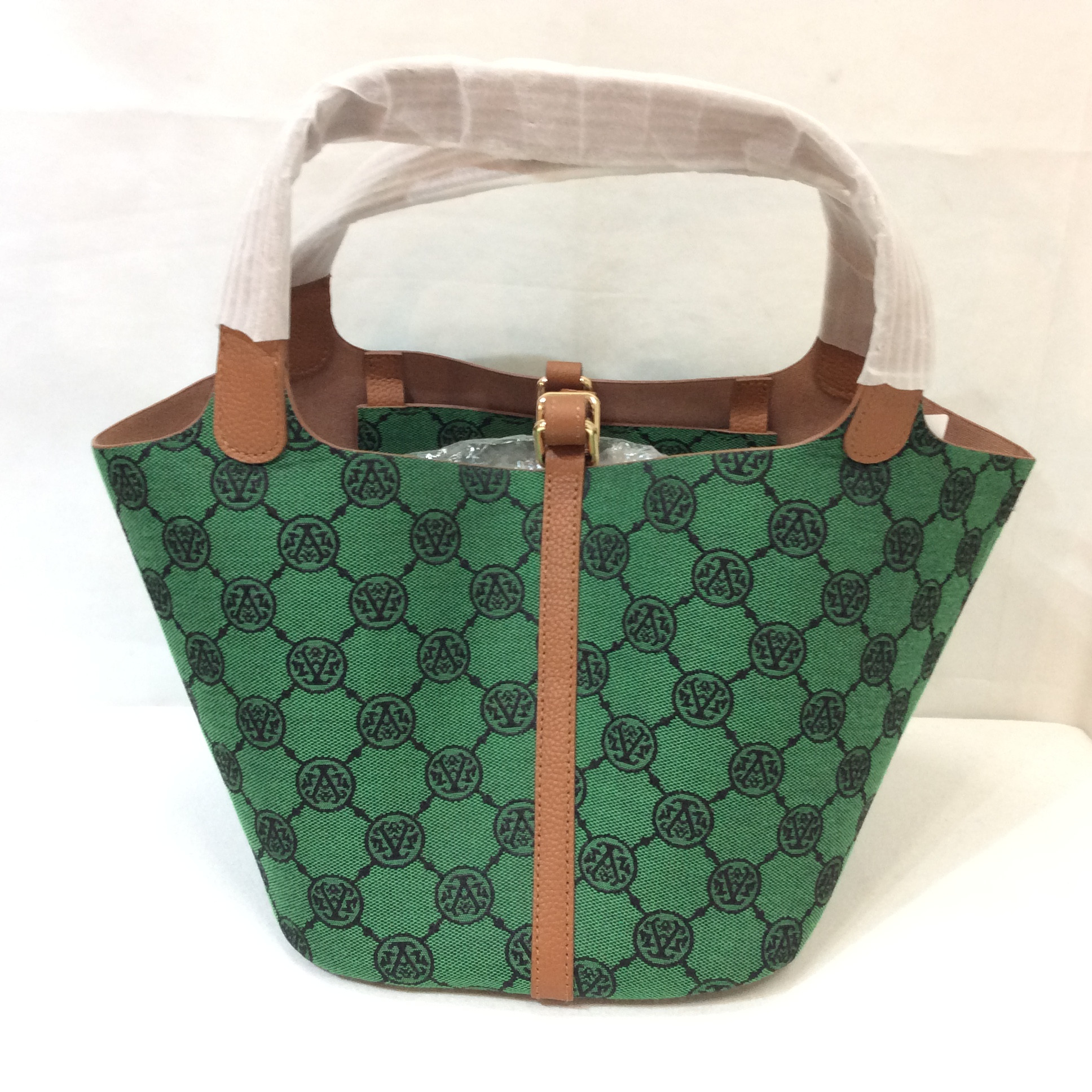 半額値下げ❗️未使用☆アンコキーヌ キューブバッグ グリーン