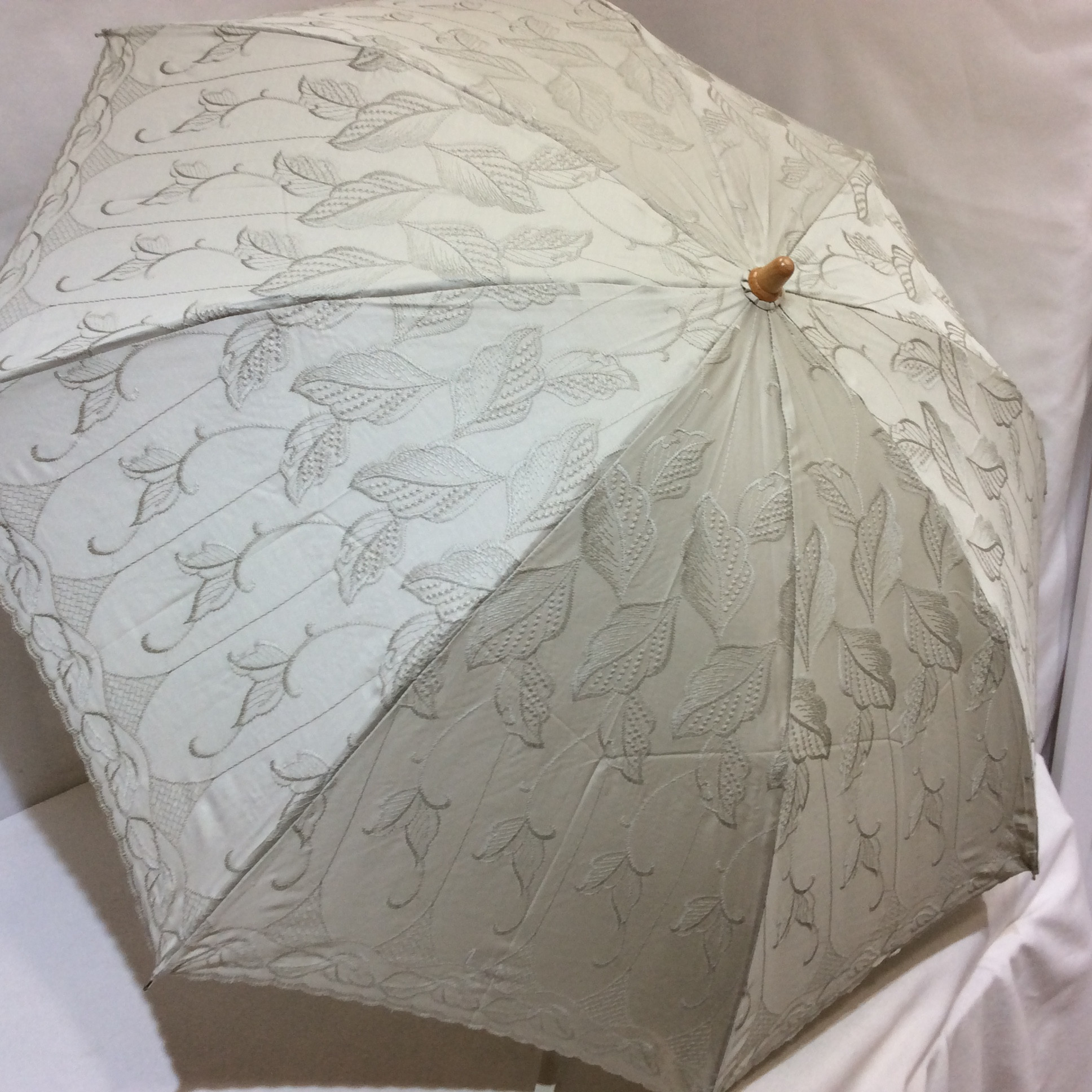 新品☆百貨店商材 折りたたみ日傘 ライトグレー系