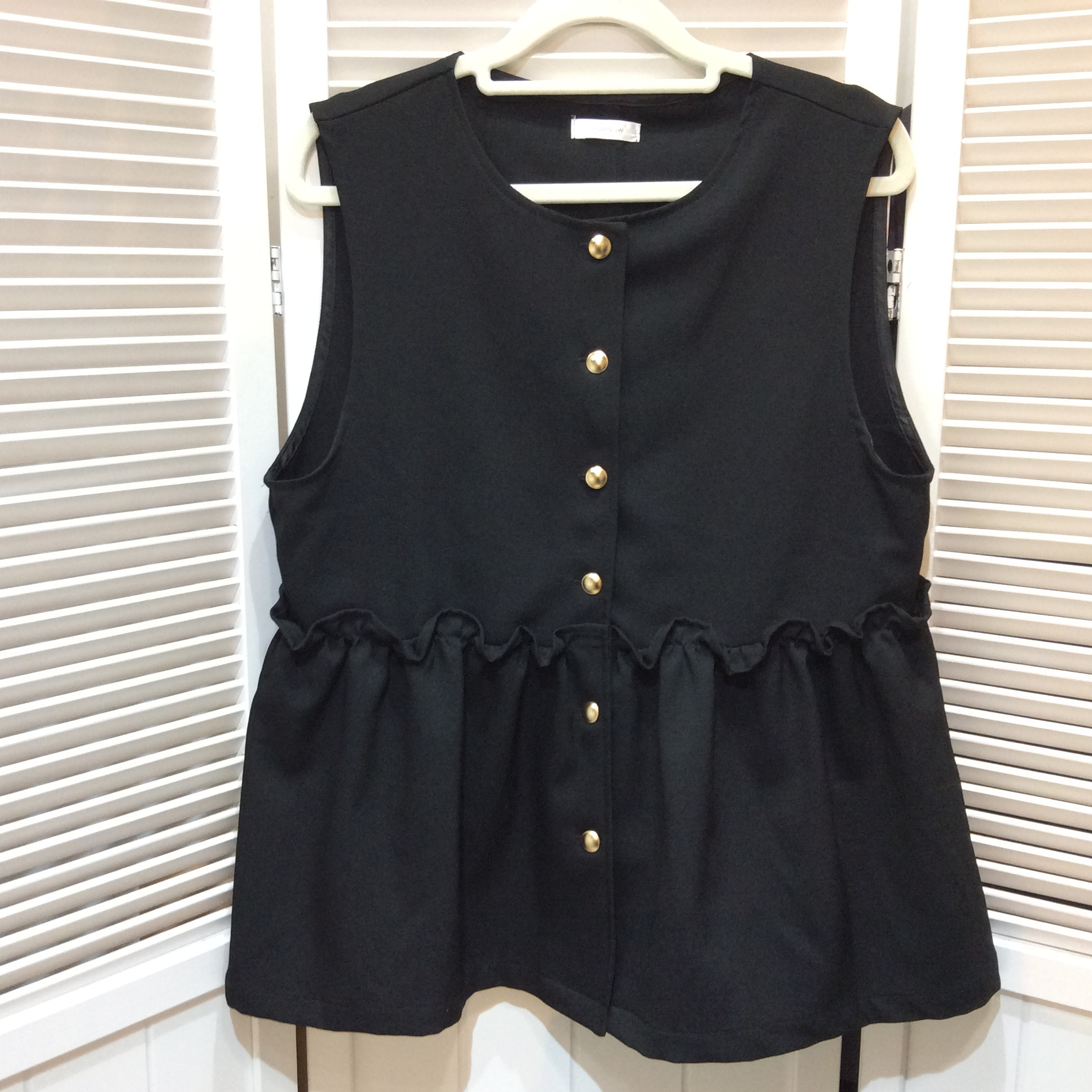 フリルベスト Lサイズ 黒  美品