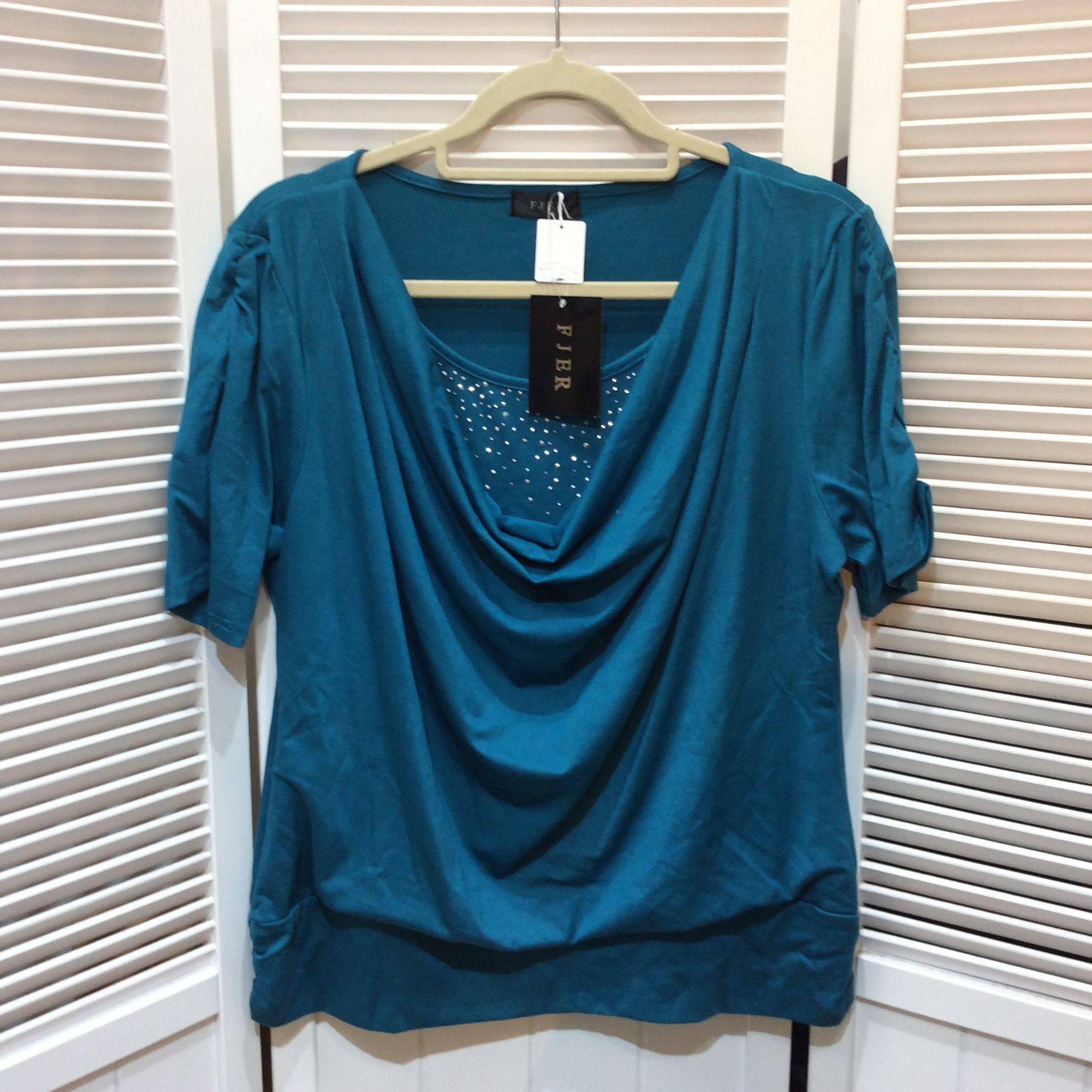 未使用☆ベルーナ 半袖カットソー 4L ブルー系