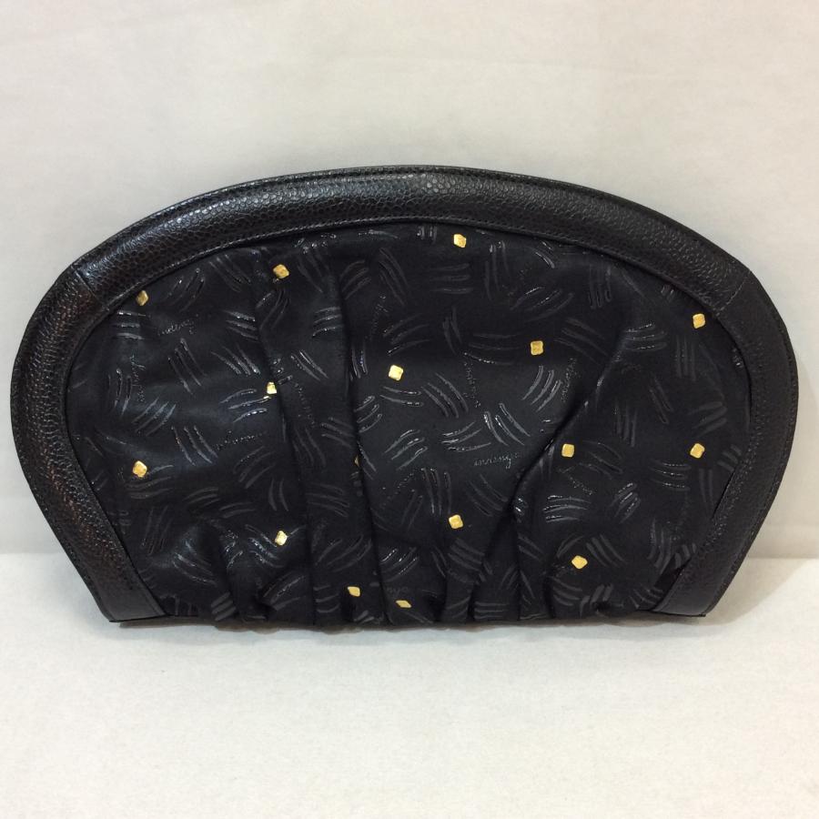 値下げ❗️印傳屋 INDEN-YA クラッチバッグ ポーチ ブラック×ゴールド