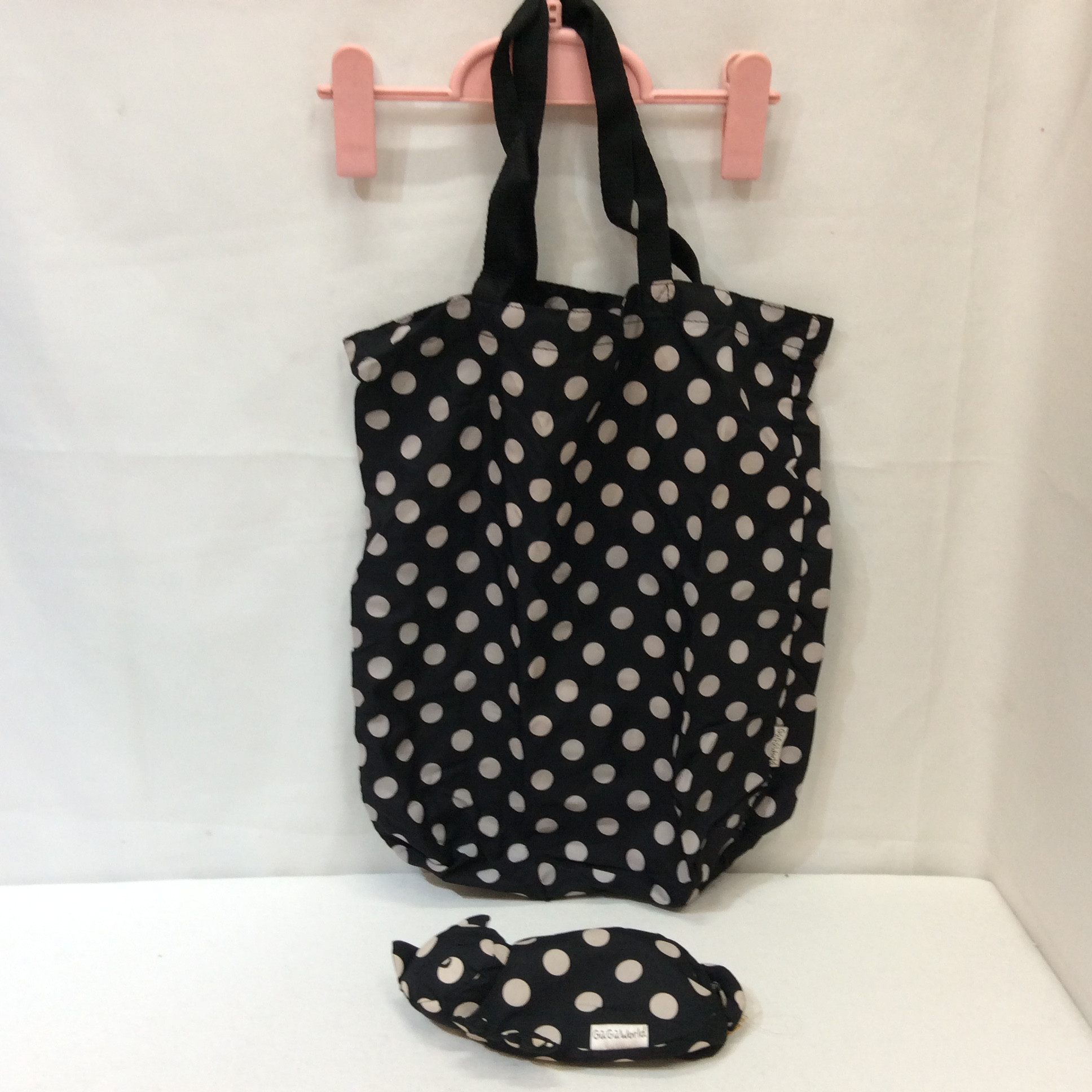 未使用 折りたたみエコバッグ  黒ドット／ネコ型収納ポーチ