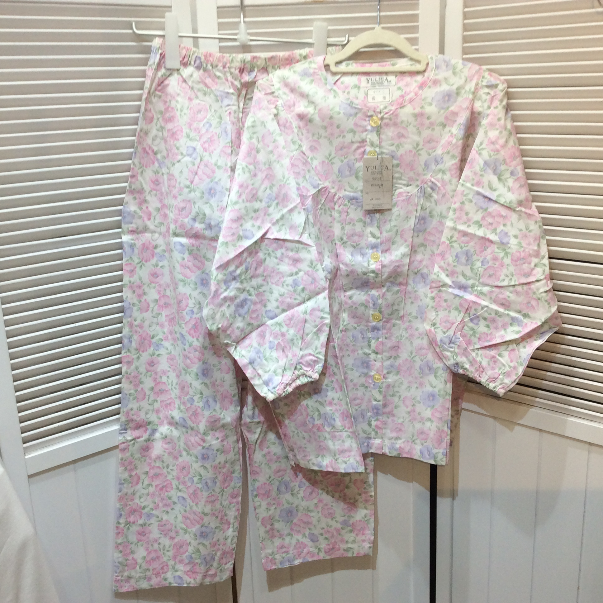 未使用☆レディース 長袖パジャマ L ピンク＆パープル花柄