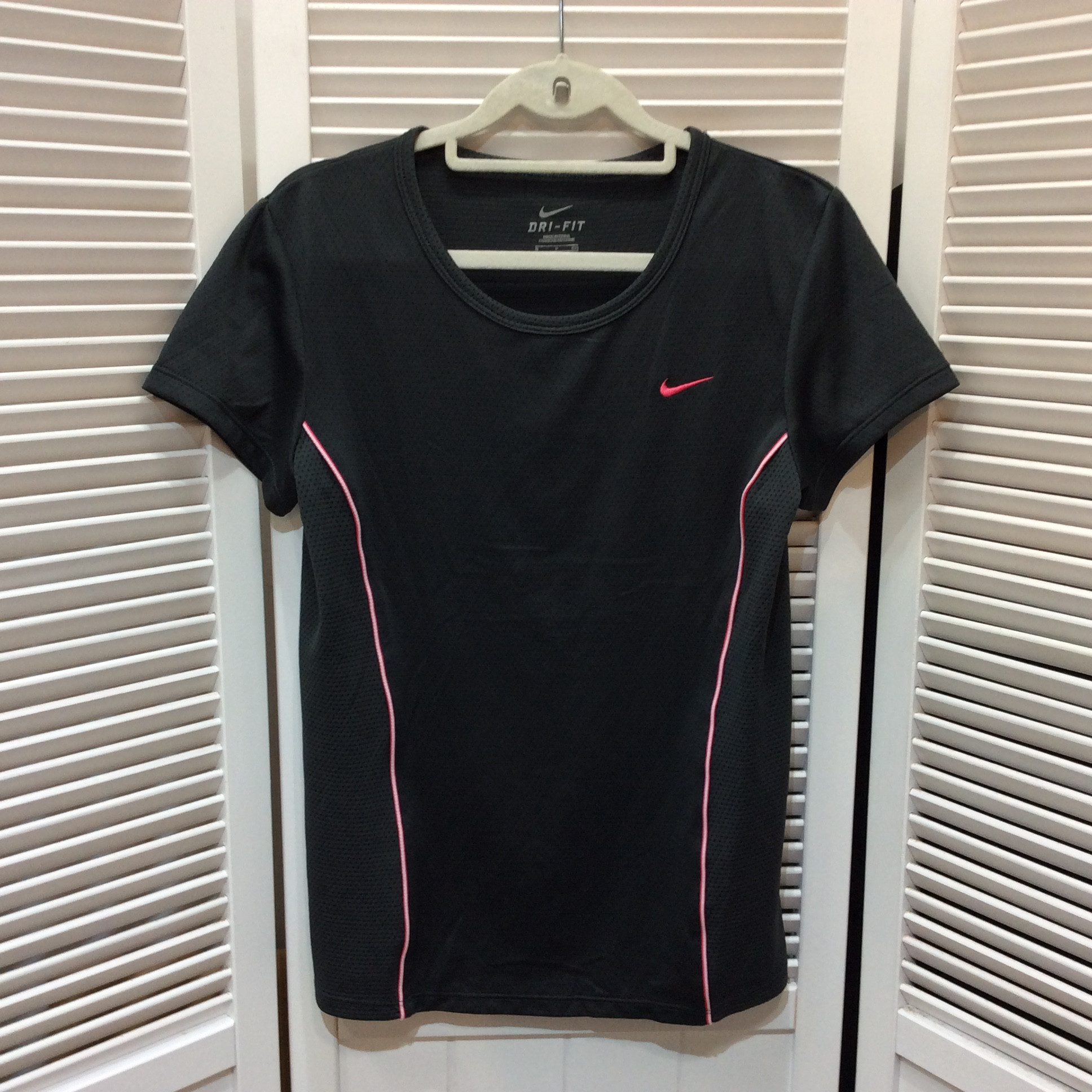 NIKE ナイキ レディースTシャツ S グレー DRI-FIT