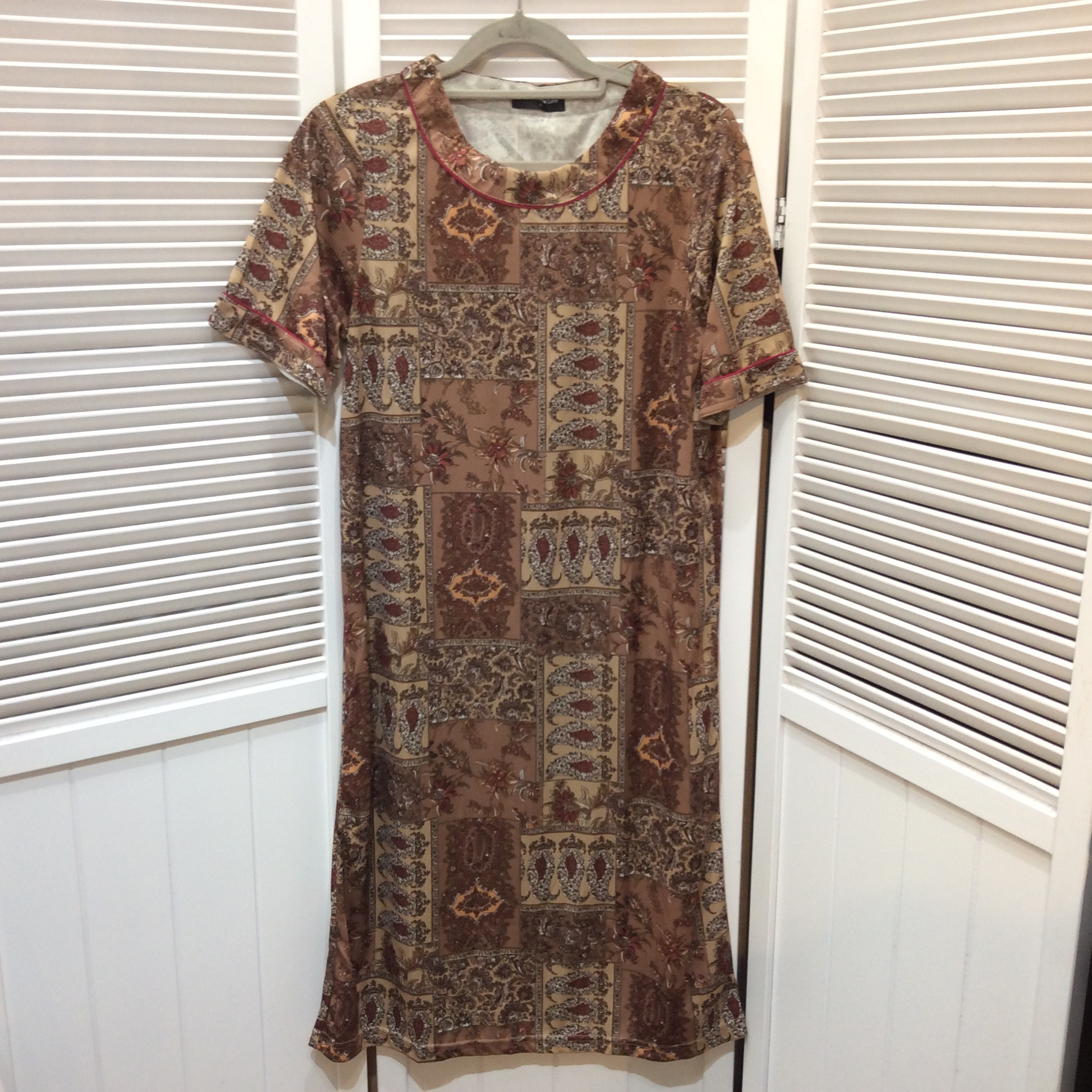 未使用☆半袖ワンピース S ブラウン系柄