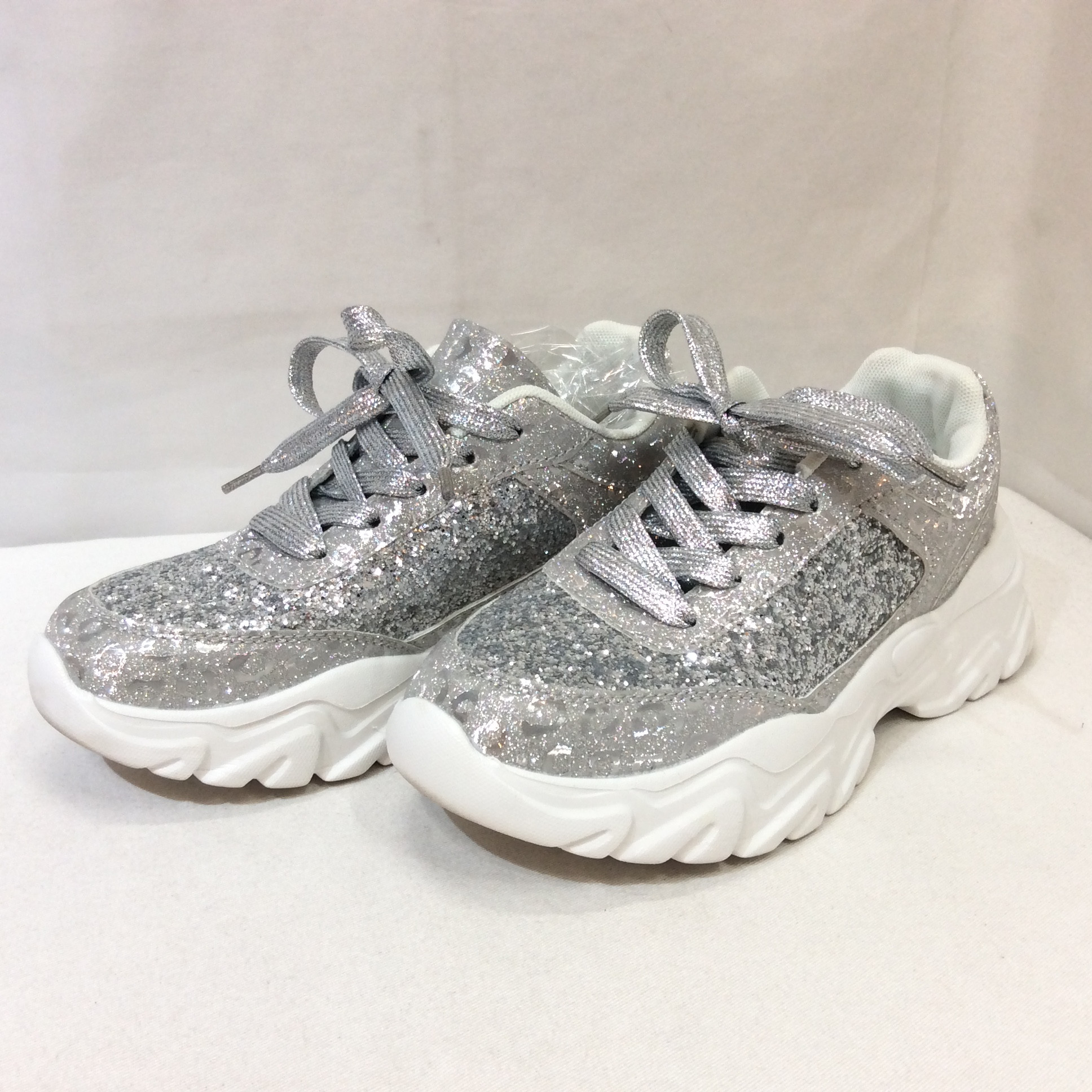 超軽量 スニーカー  23.5cm  シルバーラメ