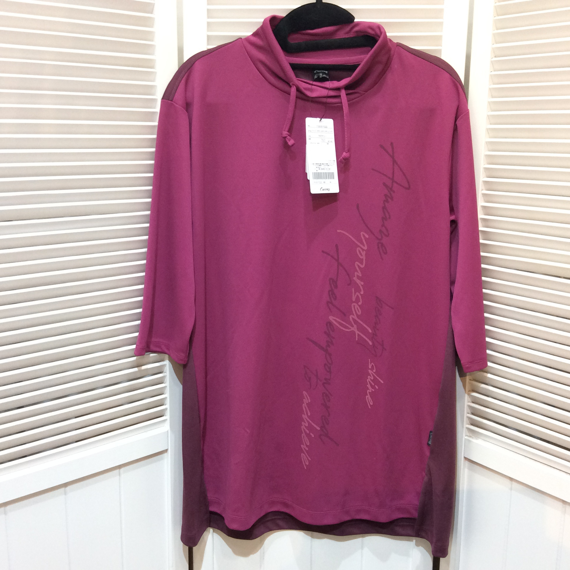 半額値下げ❗️新品 カーブス ツートンカラーチュニック Mサイズ  ラズベリー