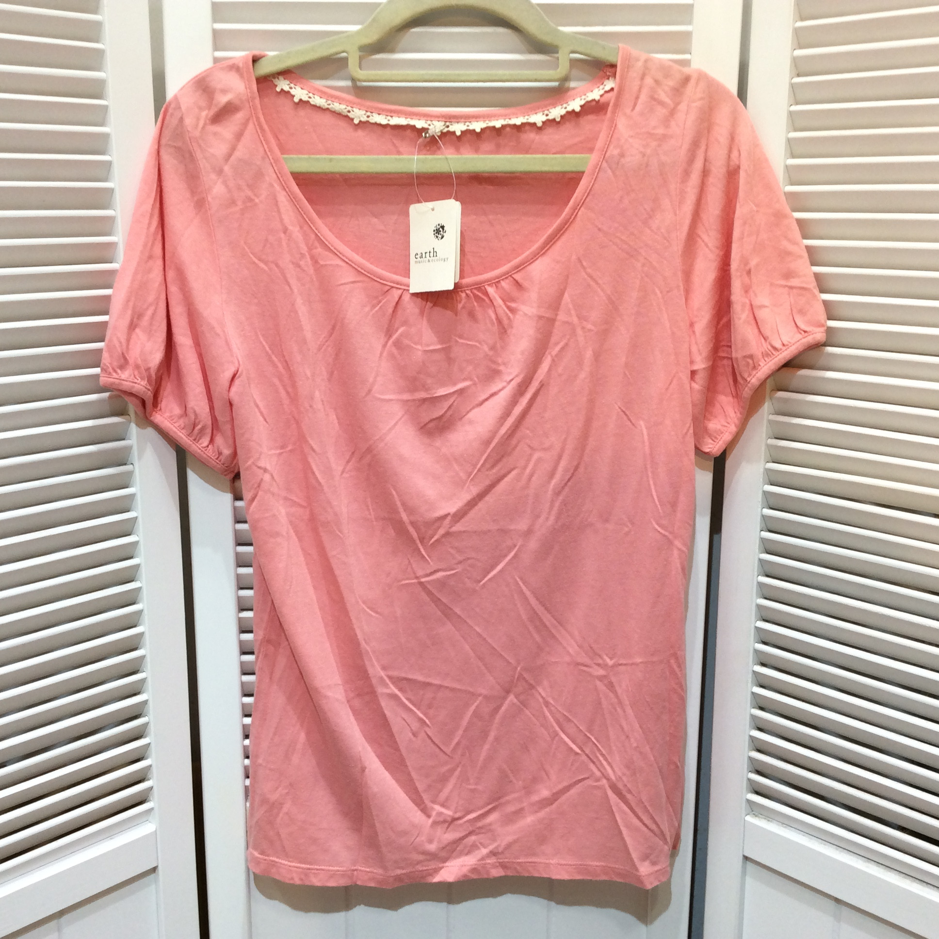 未使用☆earth music&ecology アース ミュージック＆エコロジー ギャザーパフTシャツ M ピンク レース