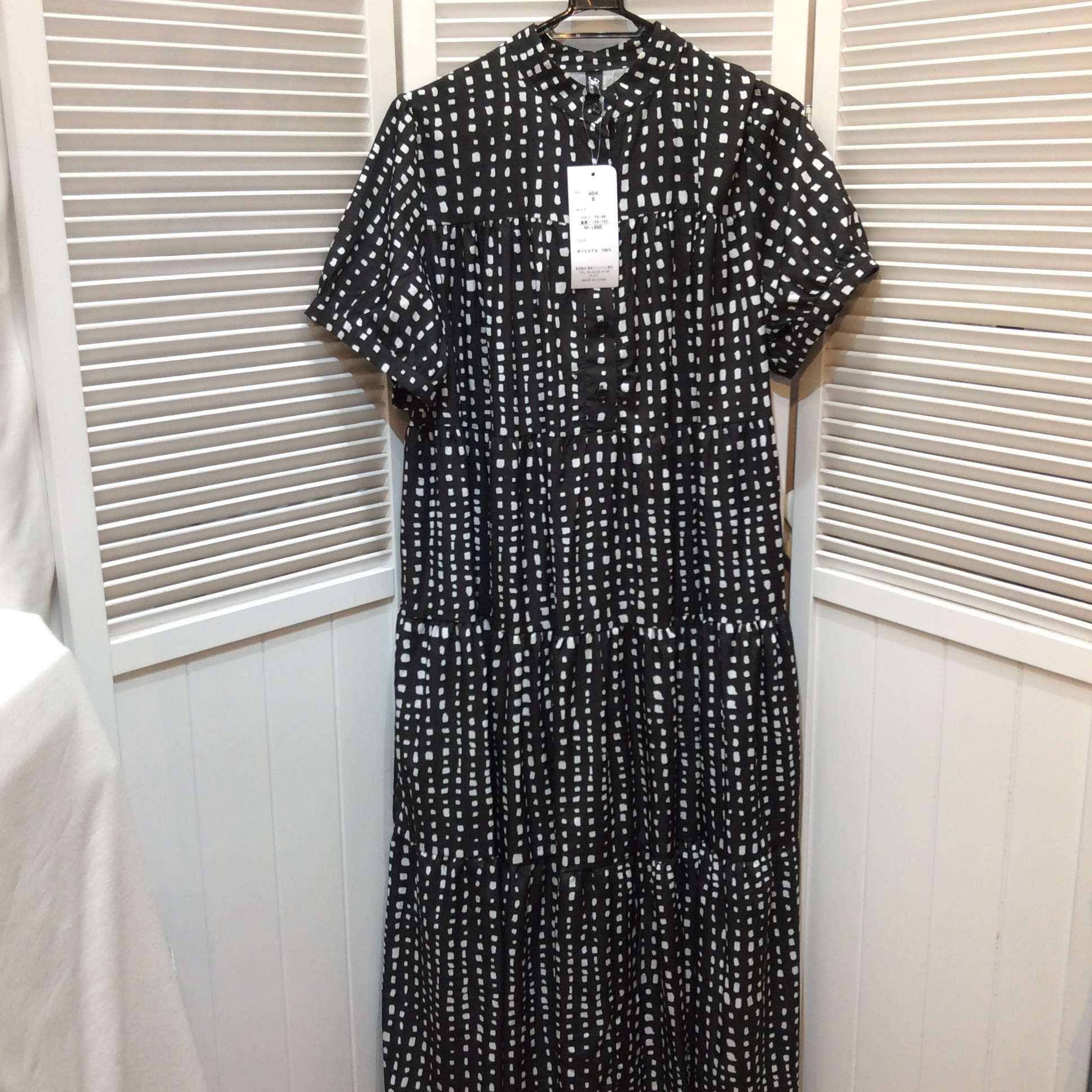 未使用 ロングワンピース  M〜L  黒／白ドット柄