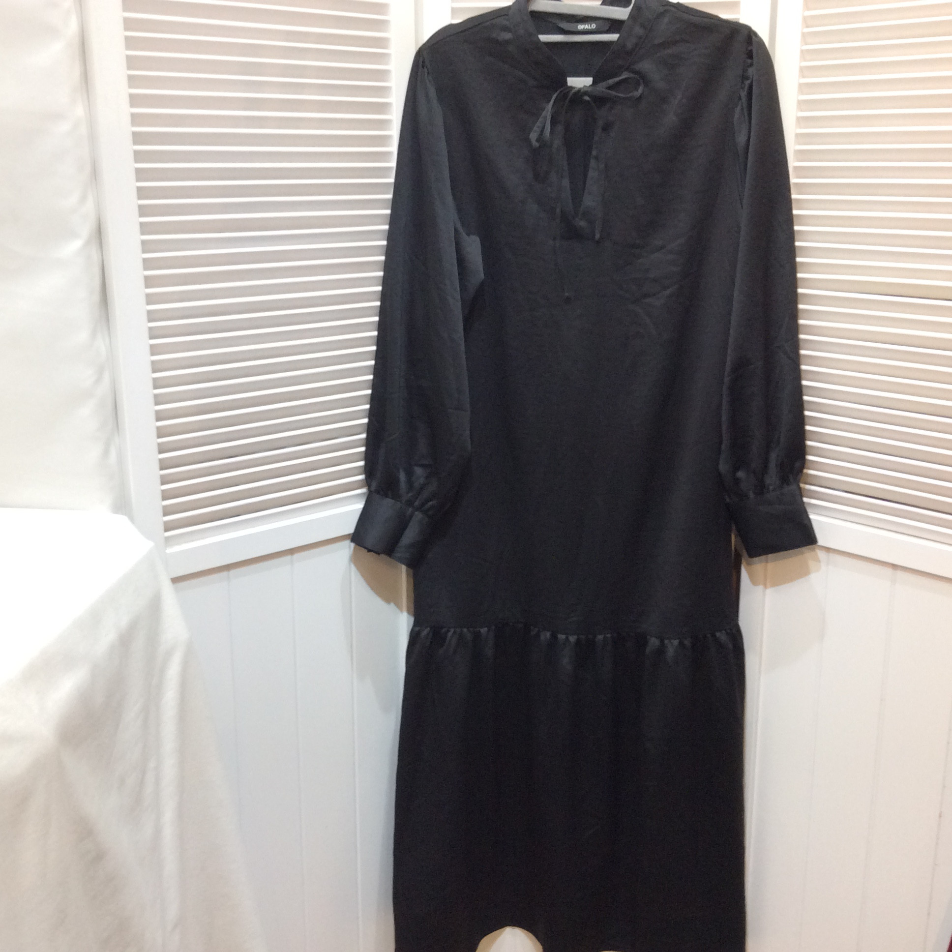 OFALO ナイロンロングワンピース  ゆったりMサイズ 黒