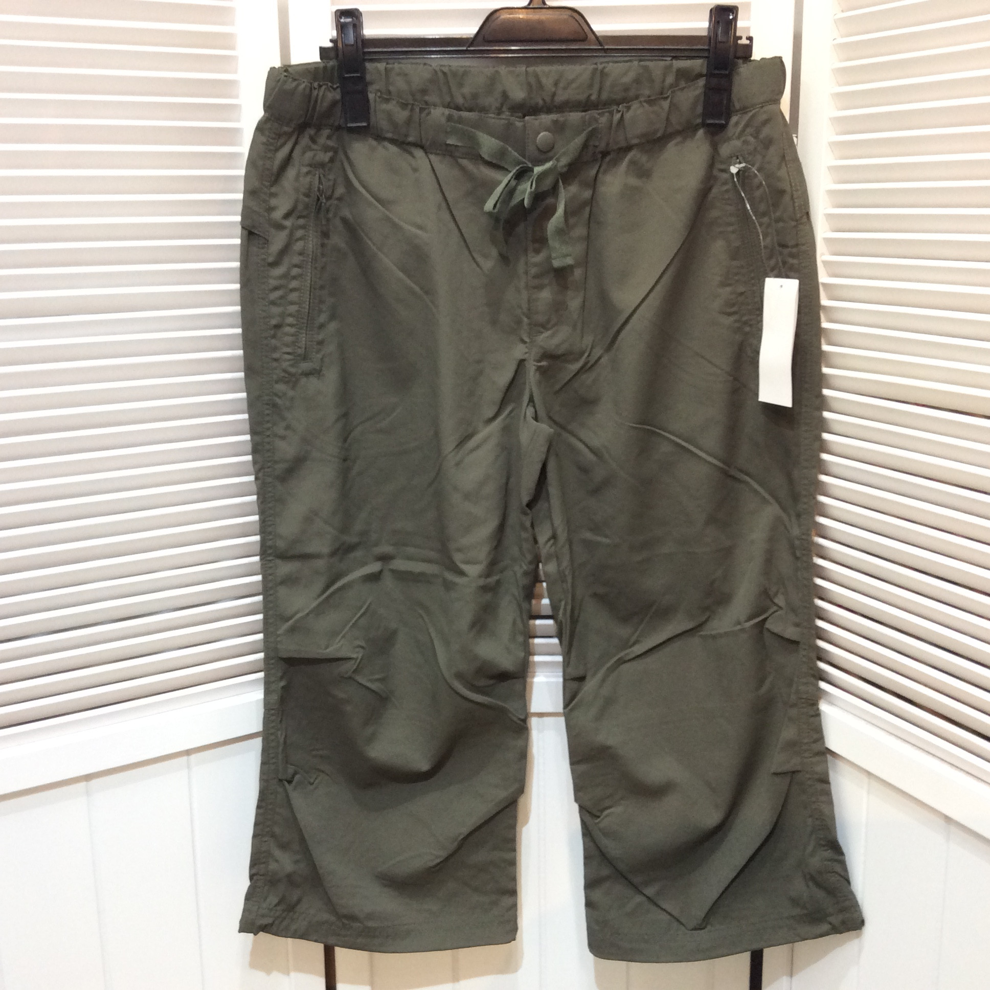 新品 定価の半額❗️ユニクロ DRYイージーパンツ XLサイズ オリーブ色