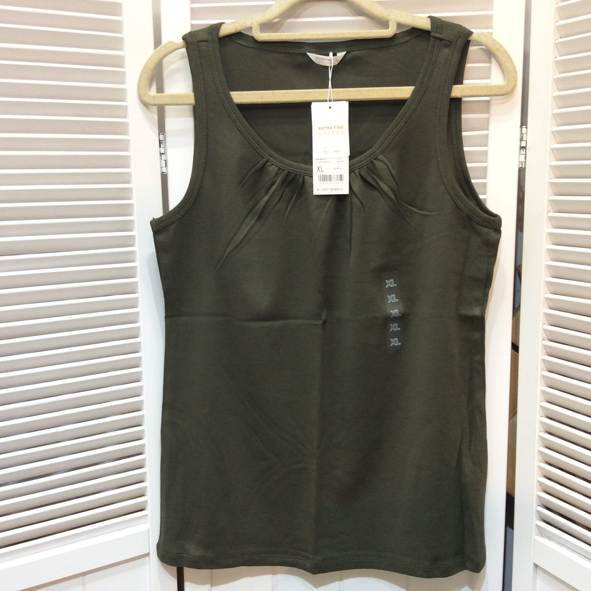 新品 定価の半額❗️ユニクロ ギャザータンクトップ XL オリーブ色