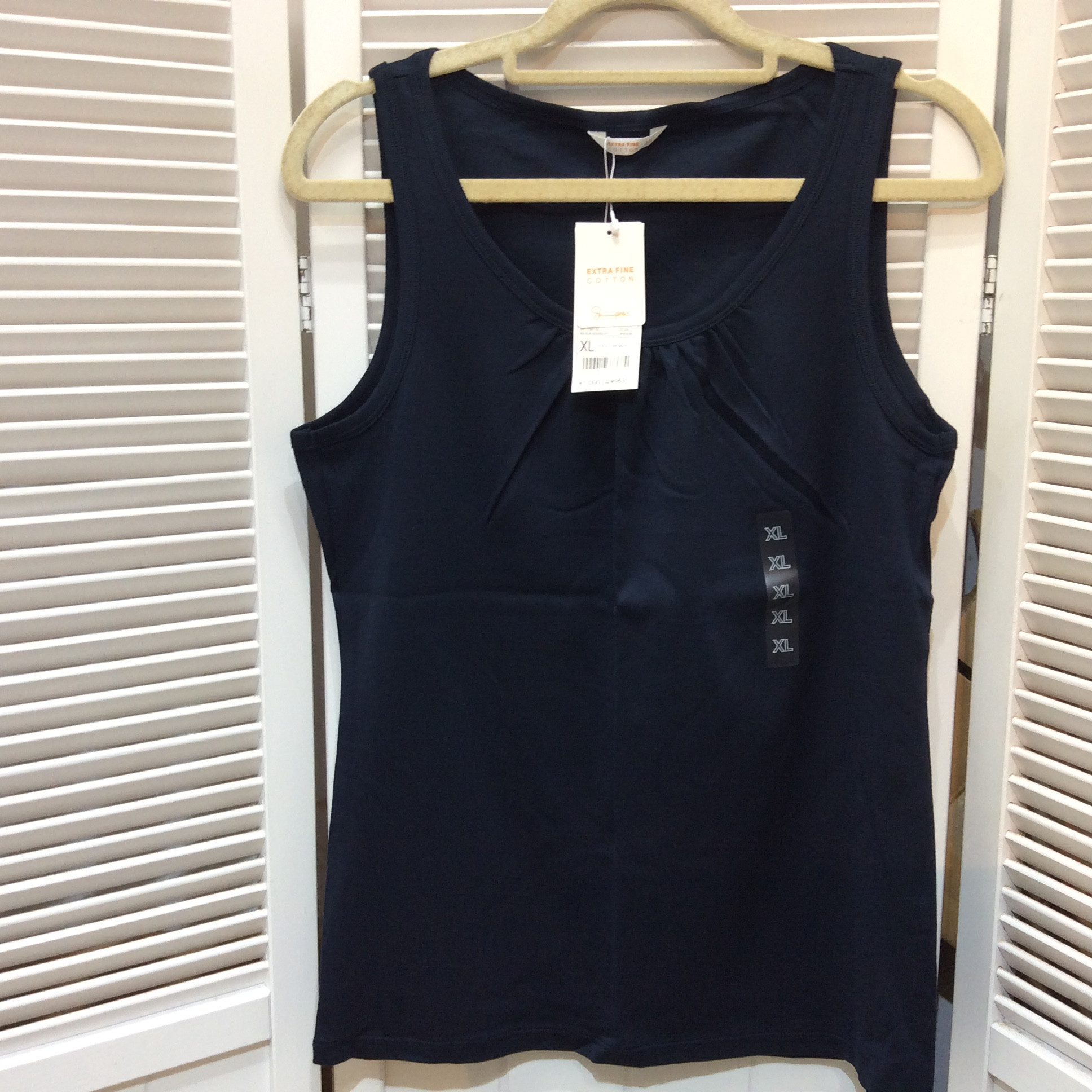 新品 定価の半額❗️ユニクロ ギャザータンクトップ XLサイズ ネイビー