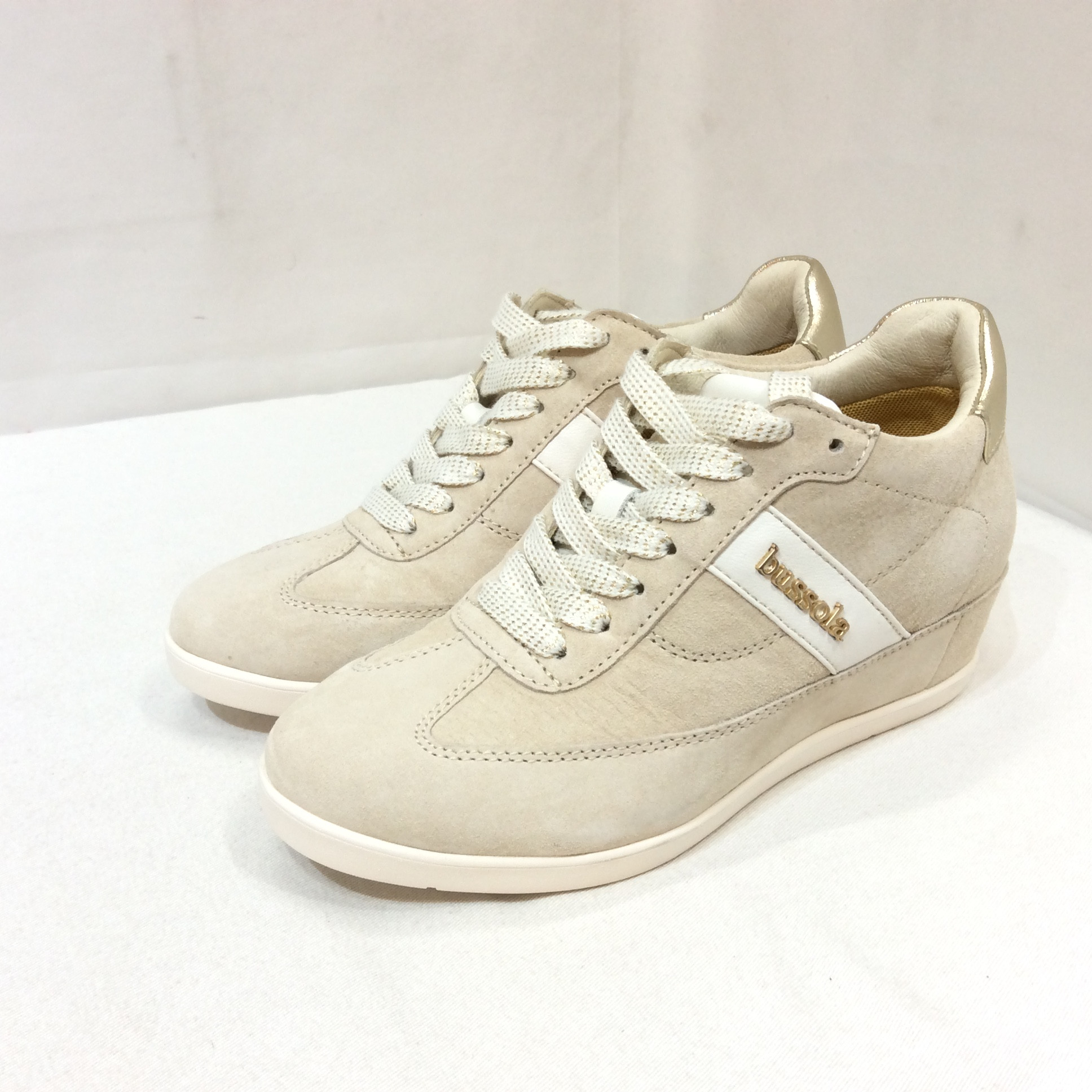 未使用 bussola スエードヒールスニーカー 23.0cm アイボリー
