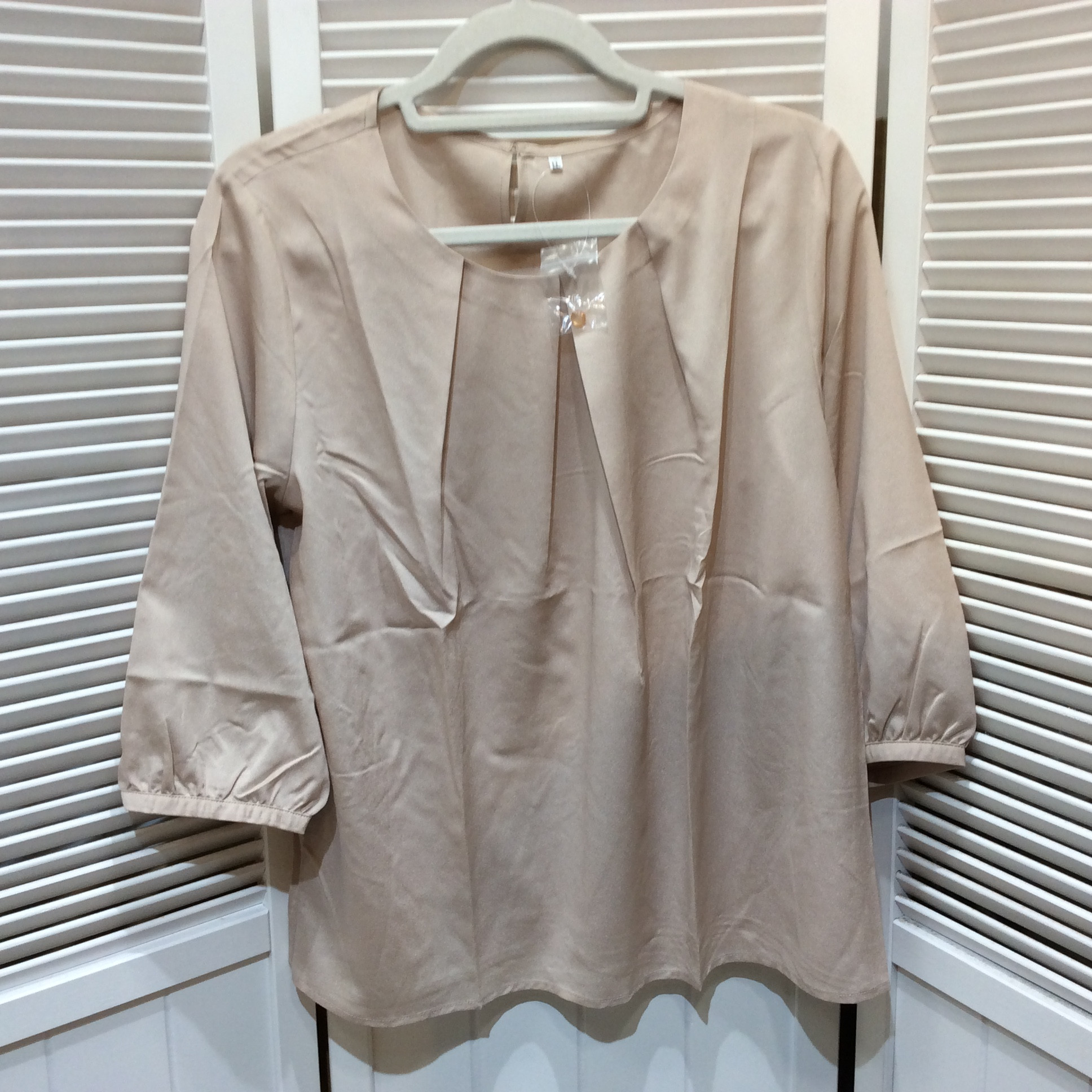 新品☆タック使いブラウス LL ベージュ