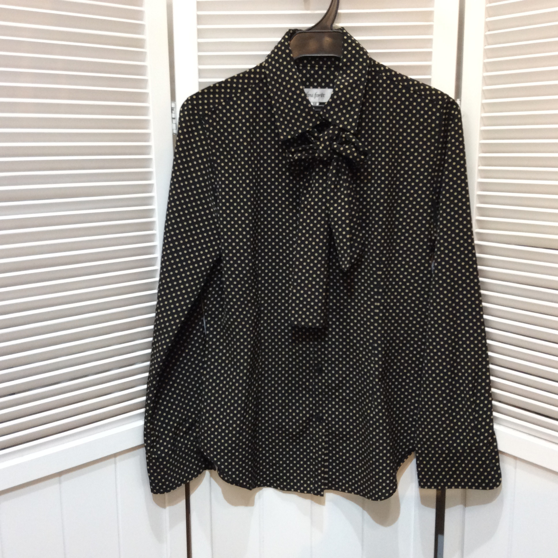 長袖ブラウス  サイズ38  黒ドット