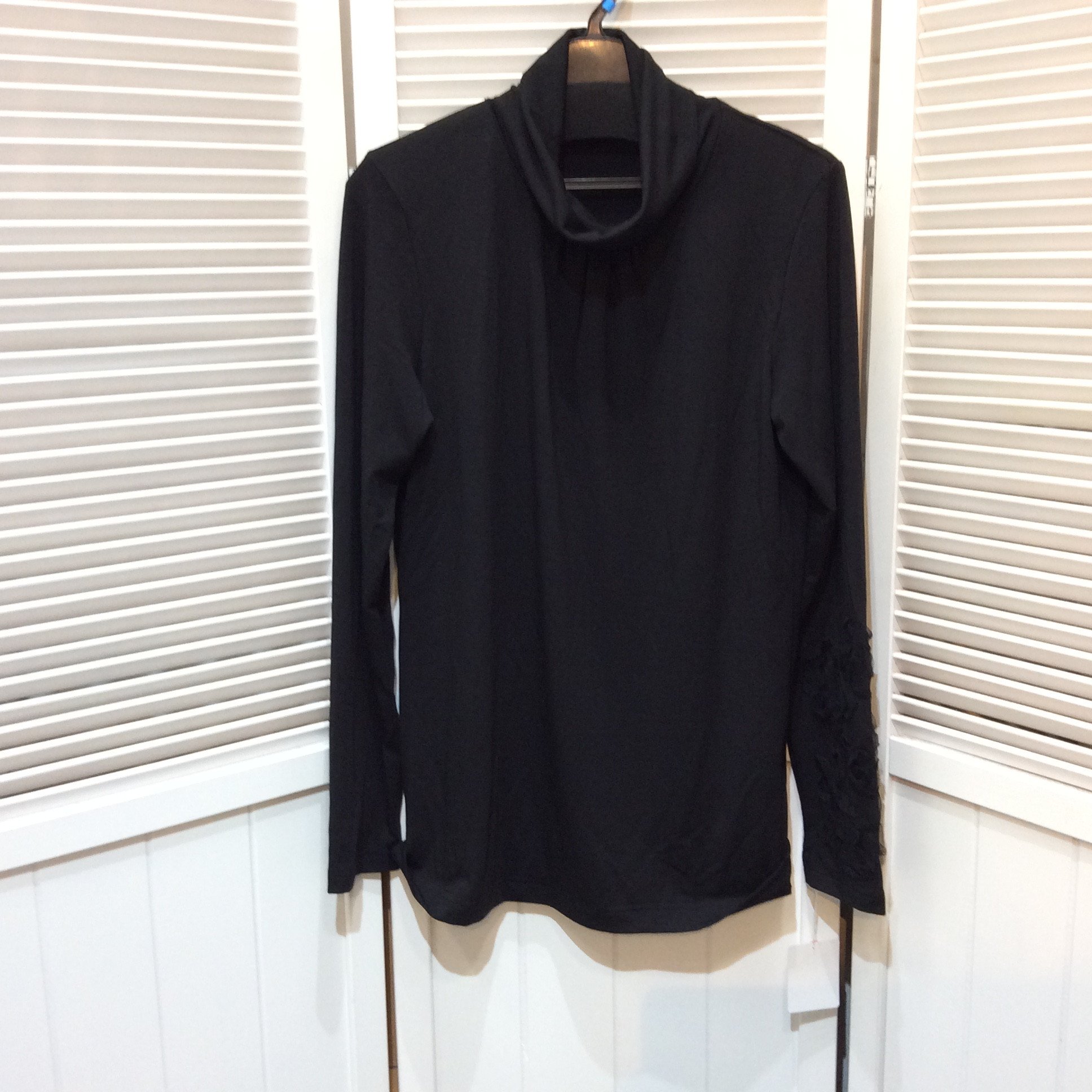 未使用 タートルカットソー  Lサイズ 黒／チュールデザイン