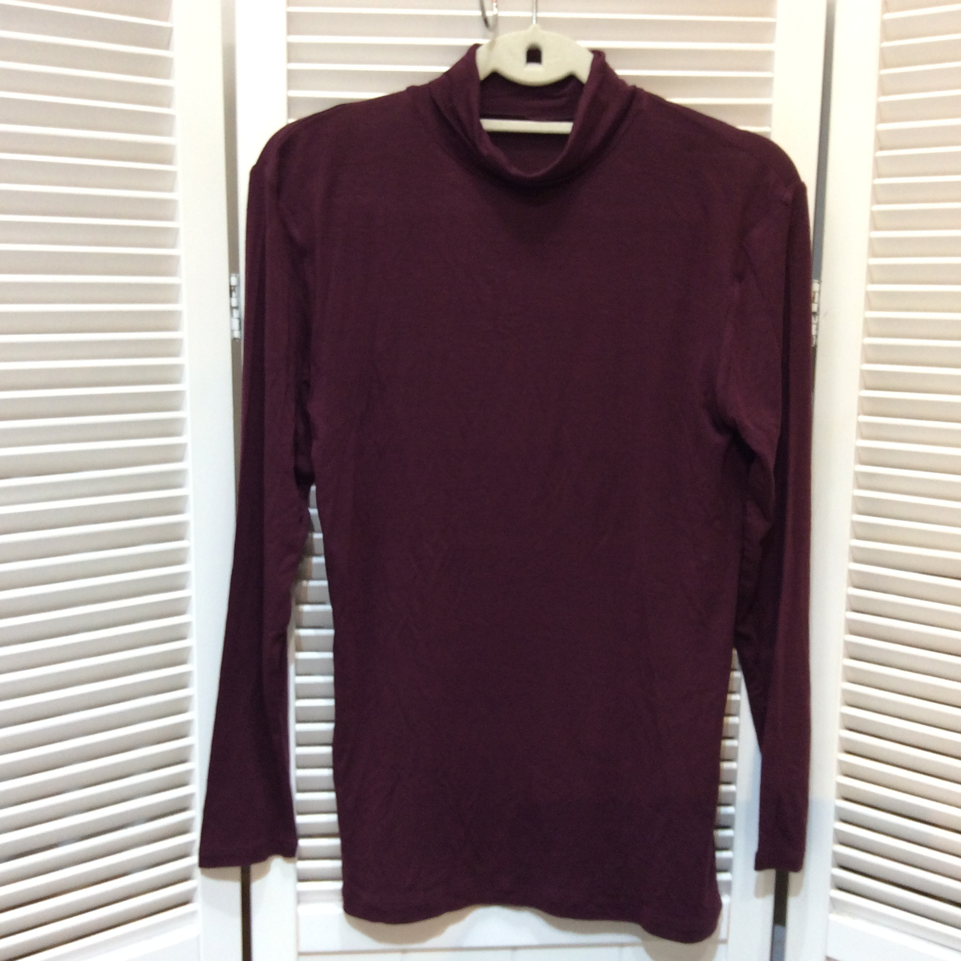 未使用 しまむら インナータートルカットソー  Mサイズ  ボルドー色