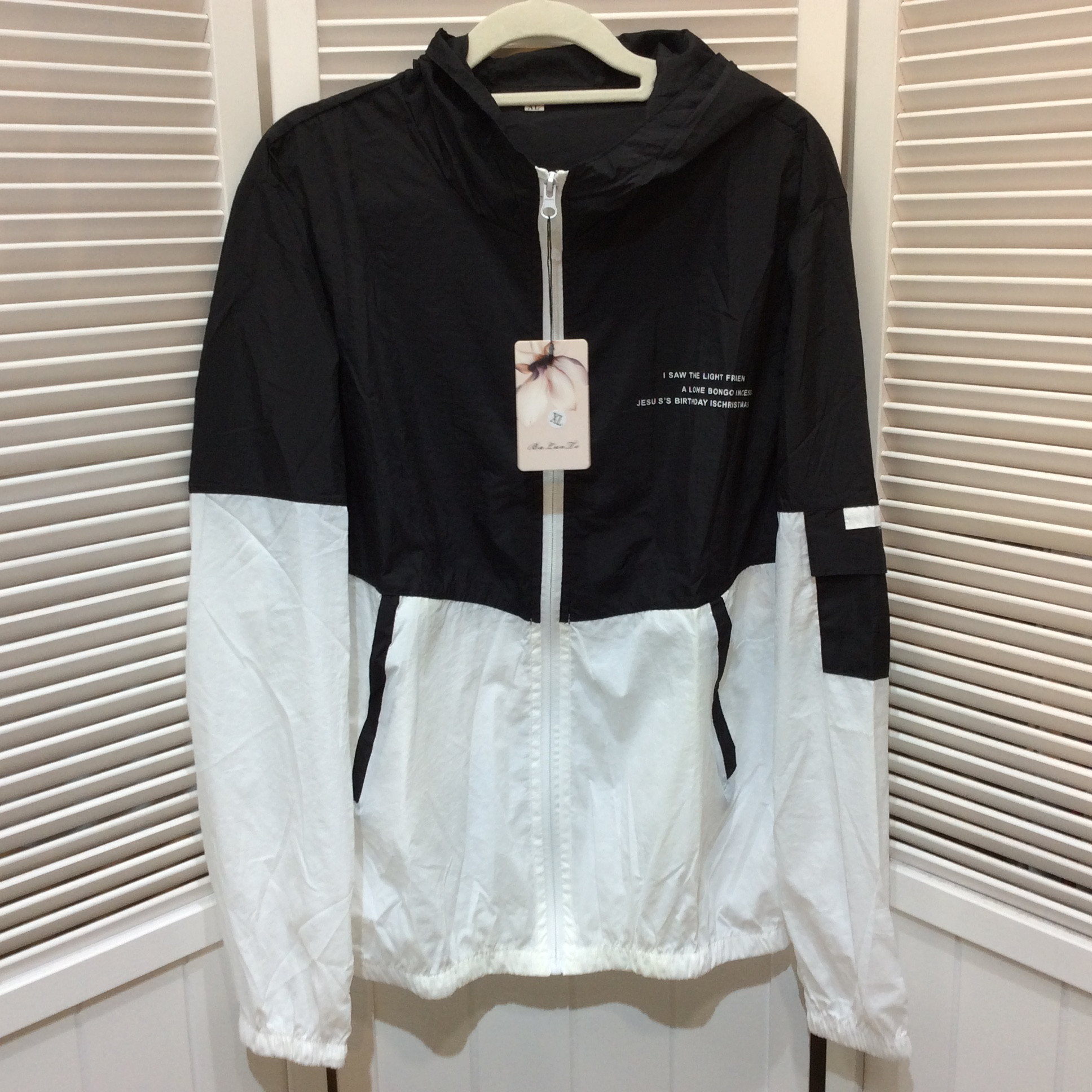 未使用☆ナイロンパーカー XL ブラック×ホワイト