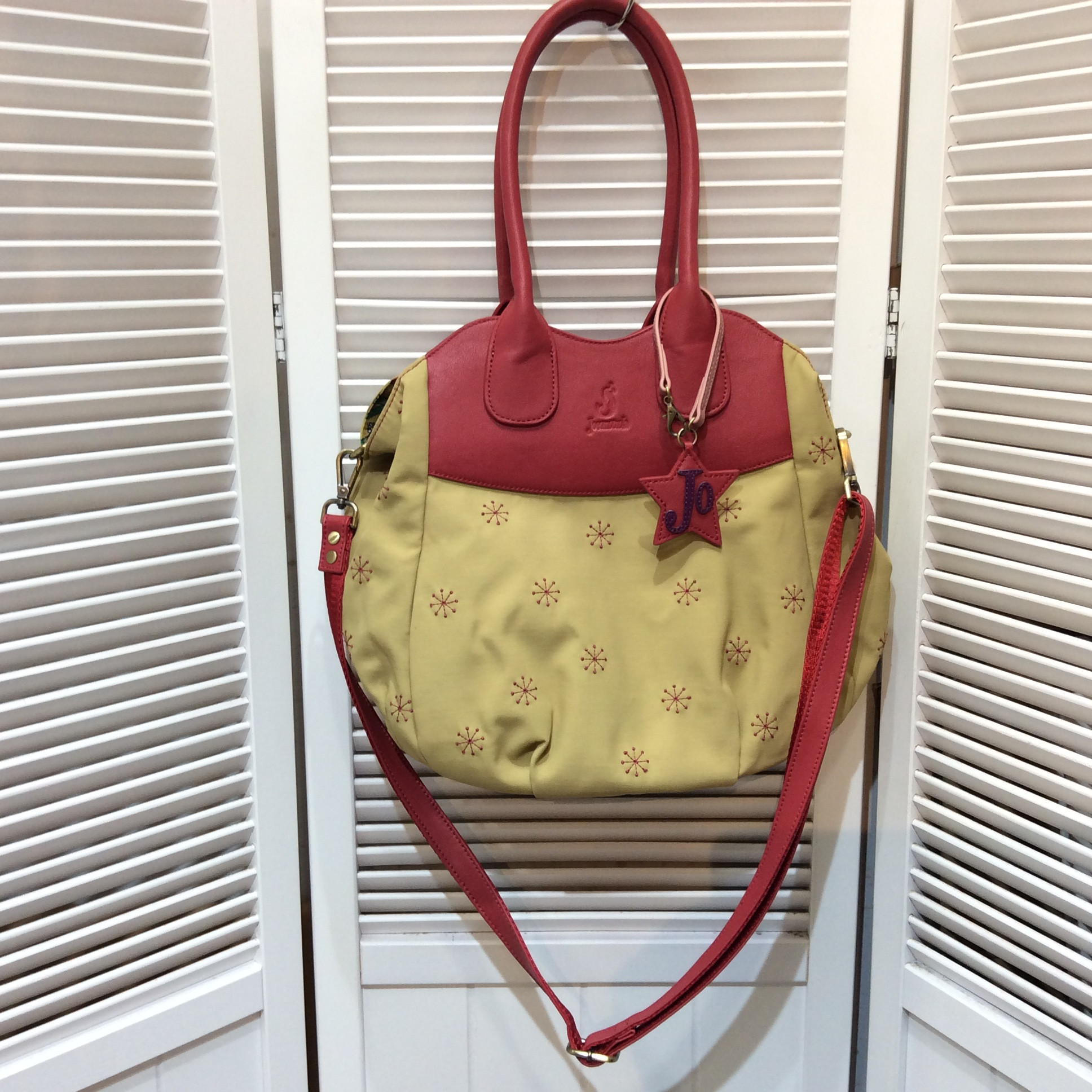 ホコモモラ ショルダー付きバッグ  ベージュ／レッド／刺繍柄