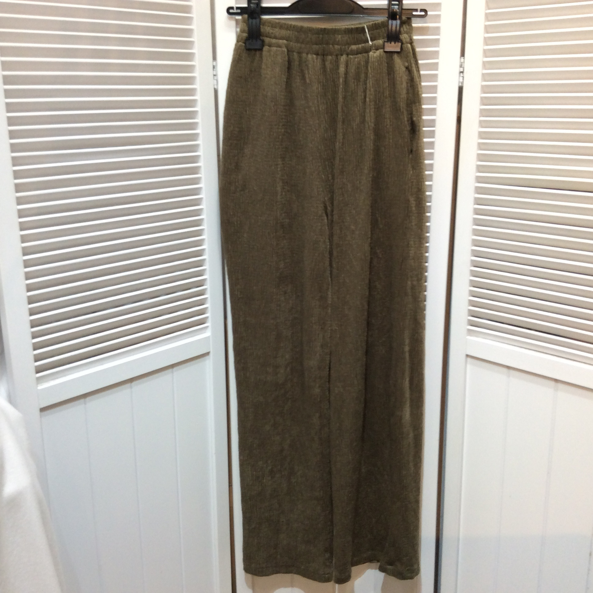 未使用 シェリーアイランド ベロアパンツ  フリーサイズ   カーキ
