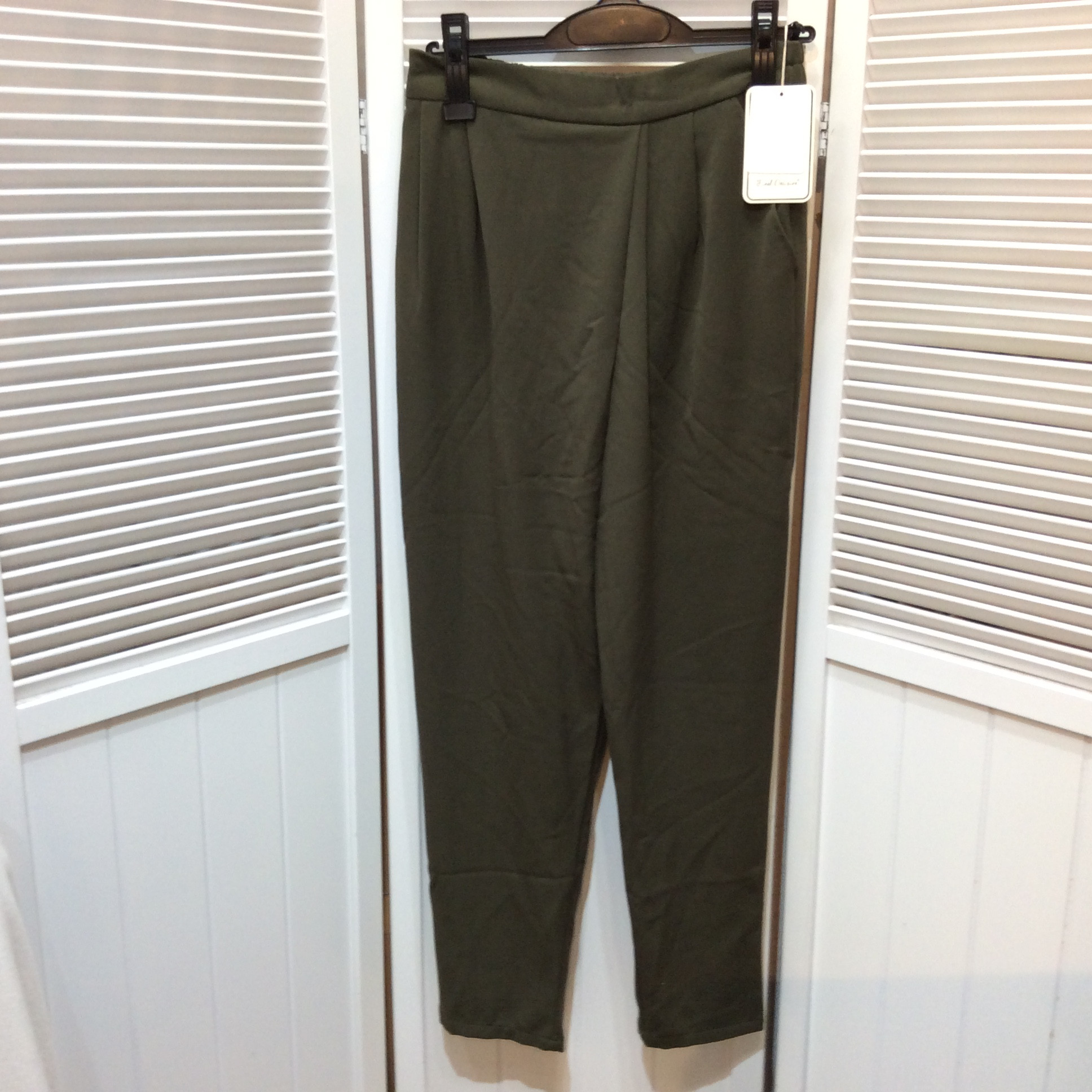 未使用 テーパードパンツ フリーサイズ   カーキ