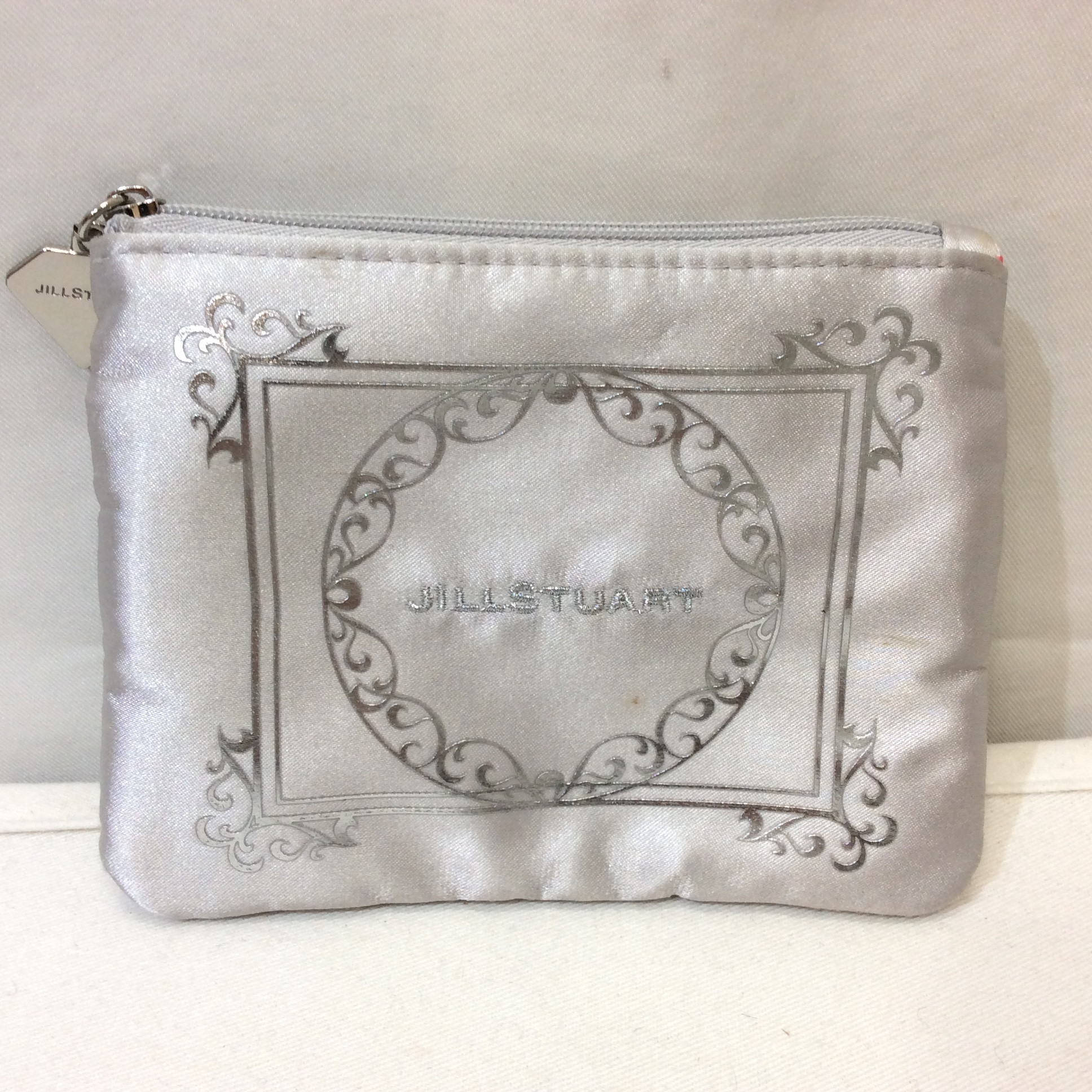 ジルスチュアート ポーチ シルバー色