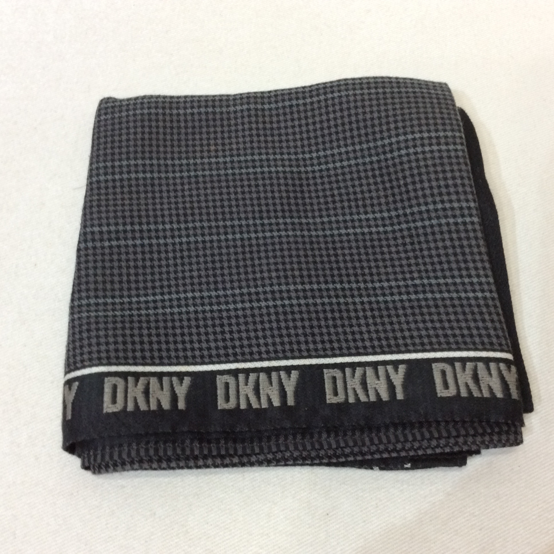 未使用☆DKNY メンズ ハンカチ ブラック系