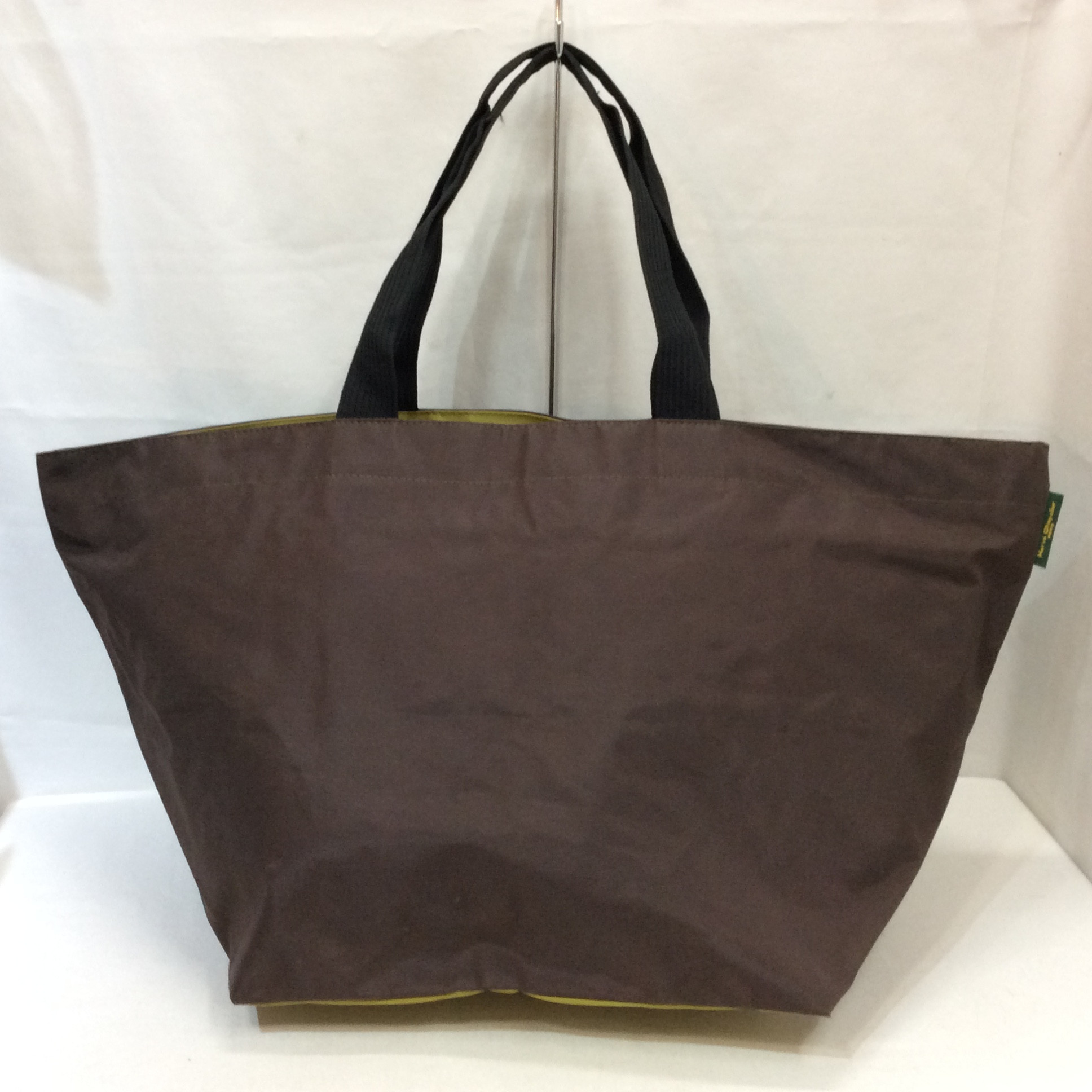 エルベシャプリエ ナイロン舟型ショルダー XL こげ茶×カーキ系